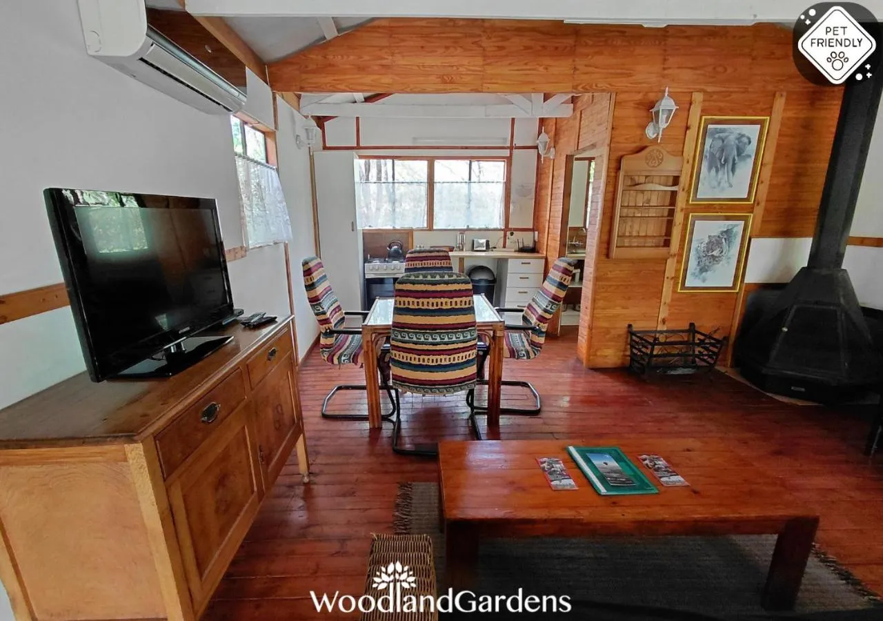 TV and multimedia in Woodland Gardens Self catering Pet Friendly Lodge