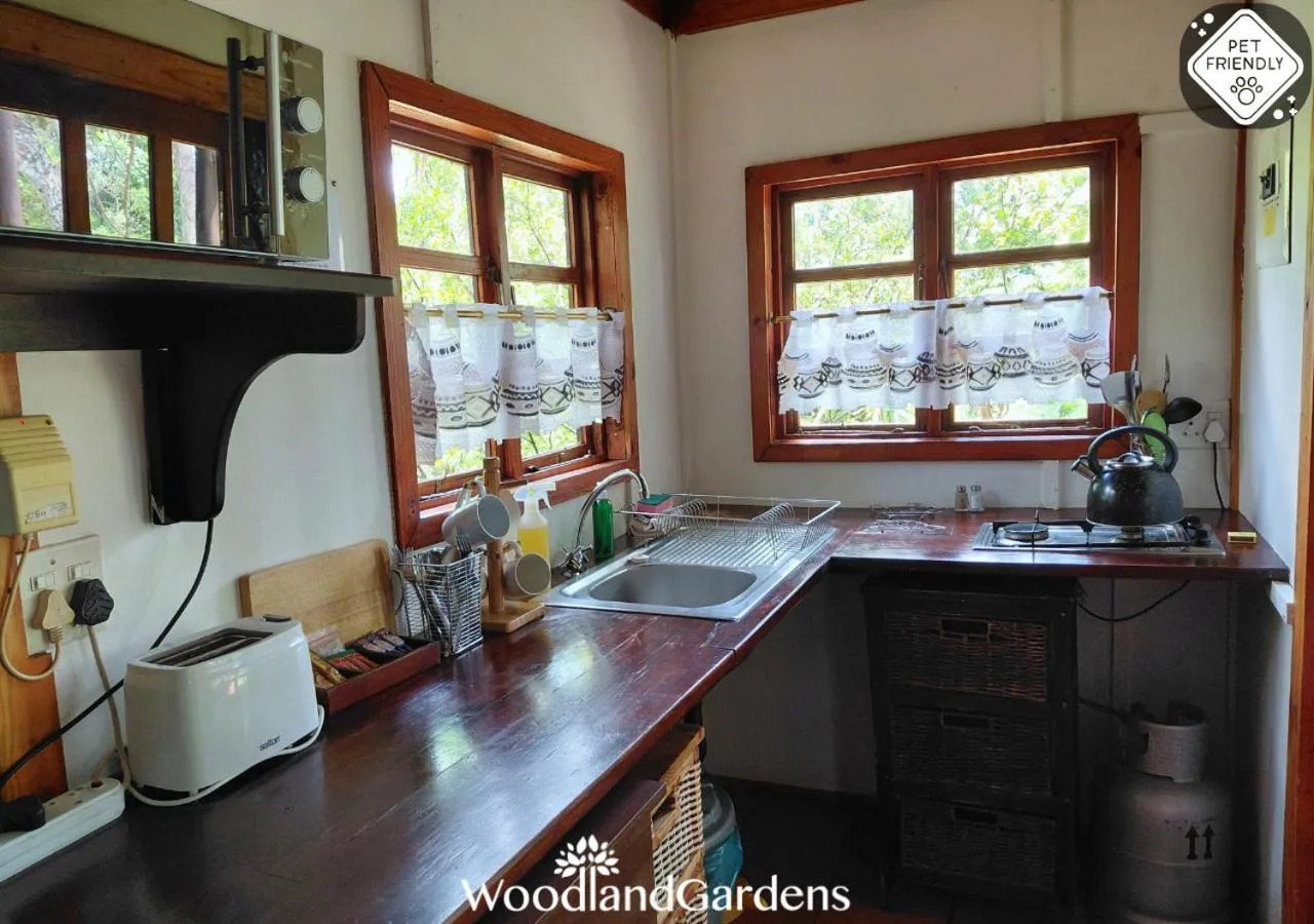 Kitchen or kitchenette in Woodland Gardens Self catering Pet Friendly Lodge