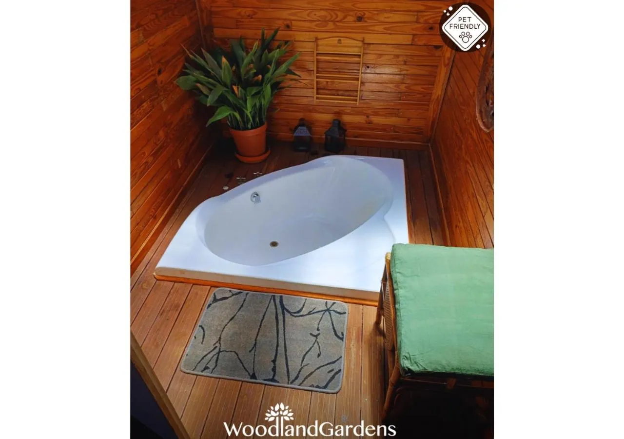 Bathroom in Woodland Gardens Self catering Pet Friendly Lodge