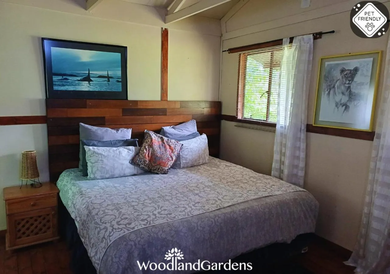 Bedroom, Bed in Woodland Gardens Self catering Pet Friendly Lodge