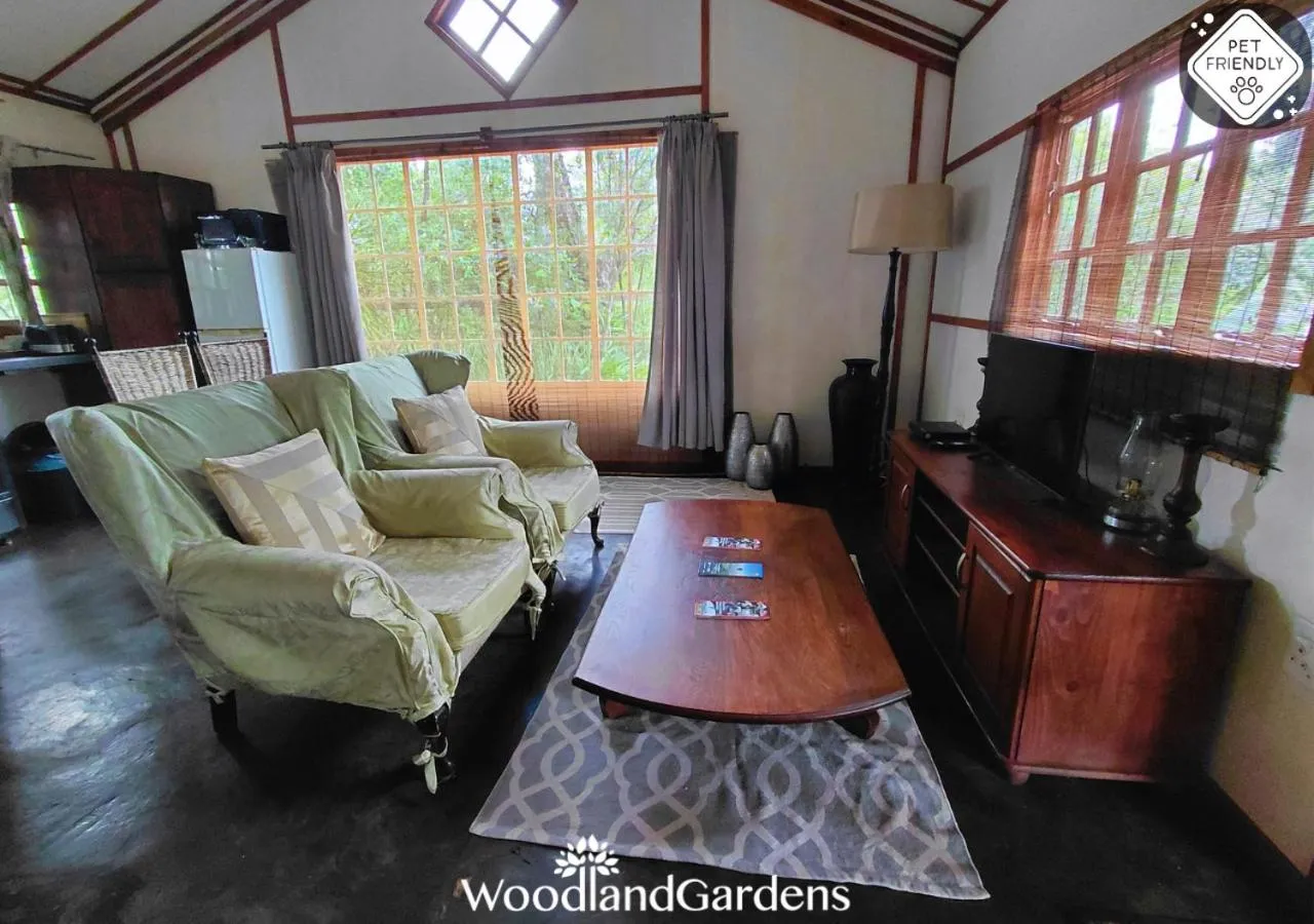 TV and multimedia in Woodland Gardens Self catering Pet Friendly Lodge