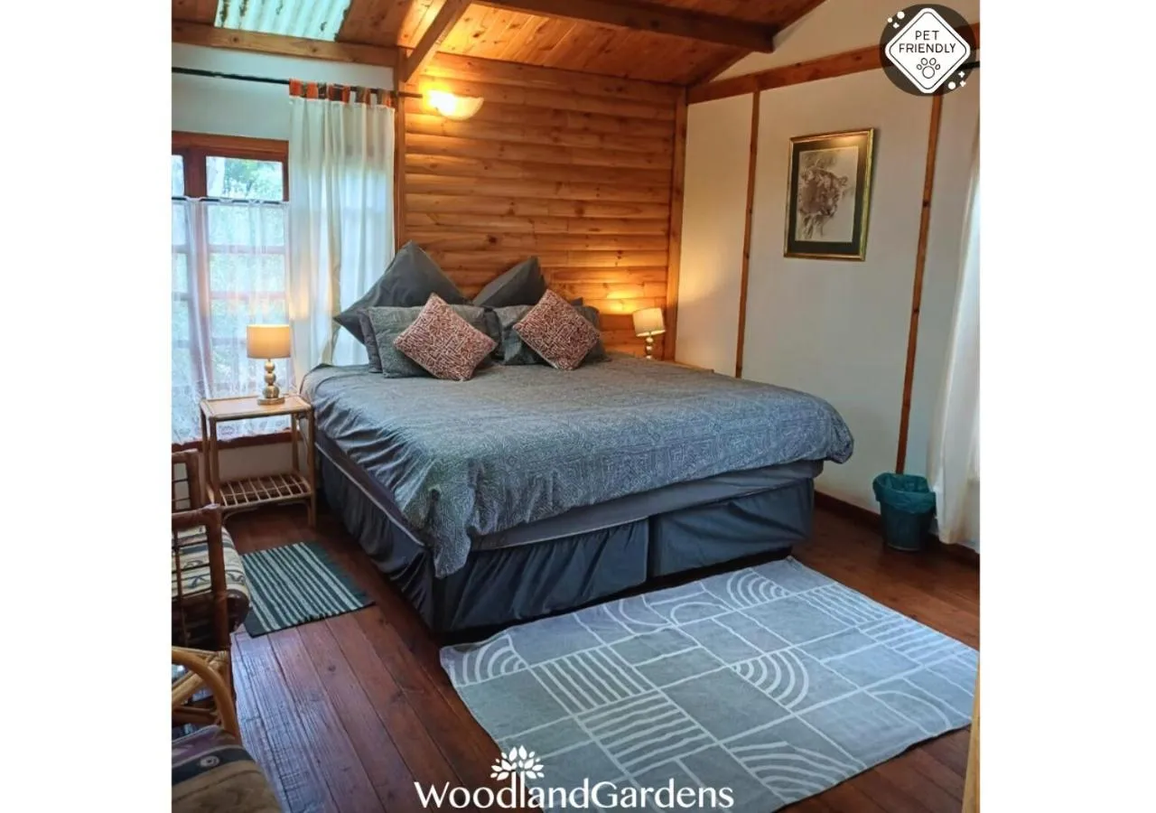 Bedroom, Bed in Woodland Gardens Self catering Pet Friendly Lodge