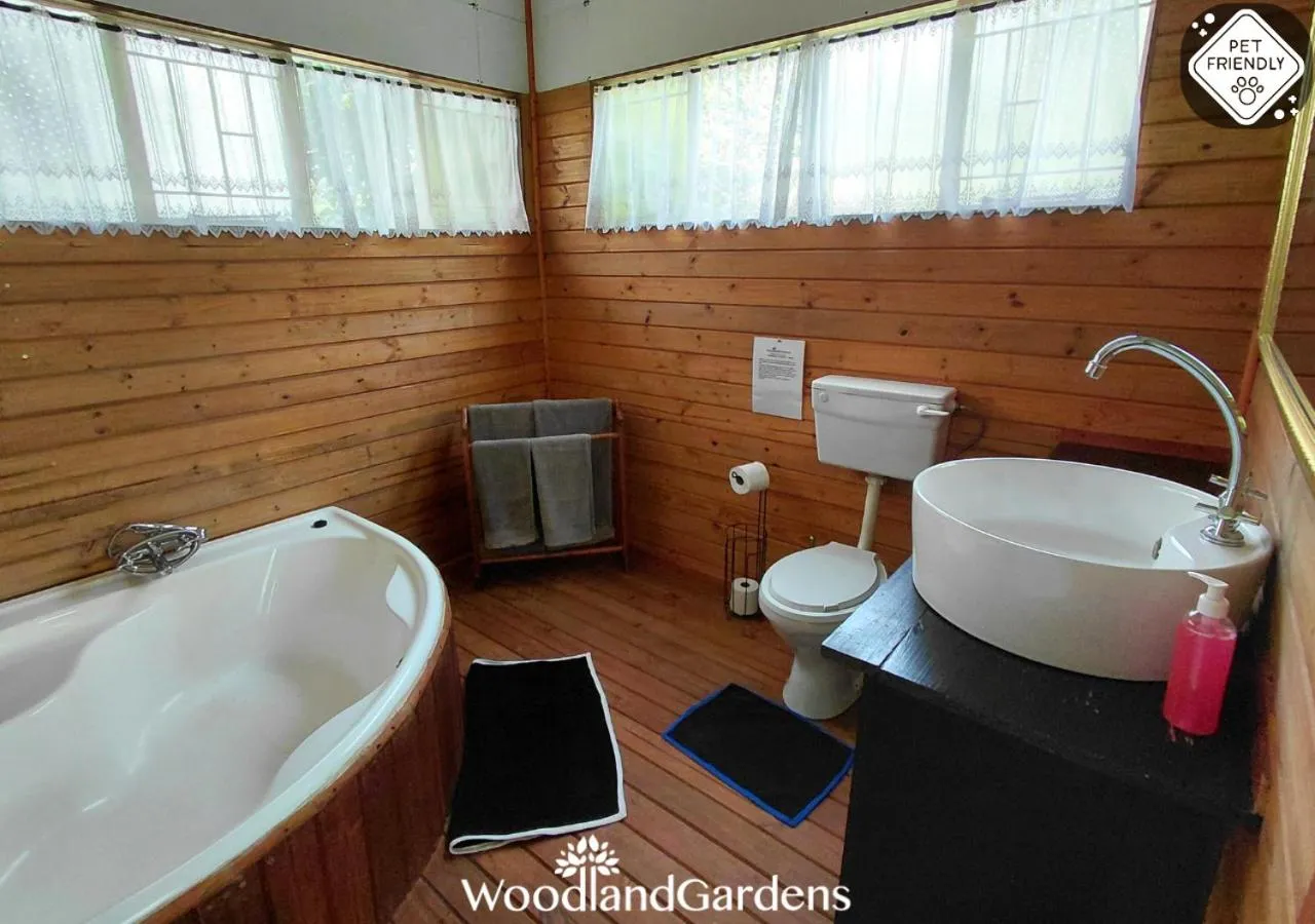 Bathroom in Woodland Gardens Self catering Pet Friendly Lodge