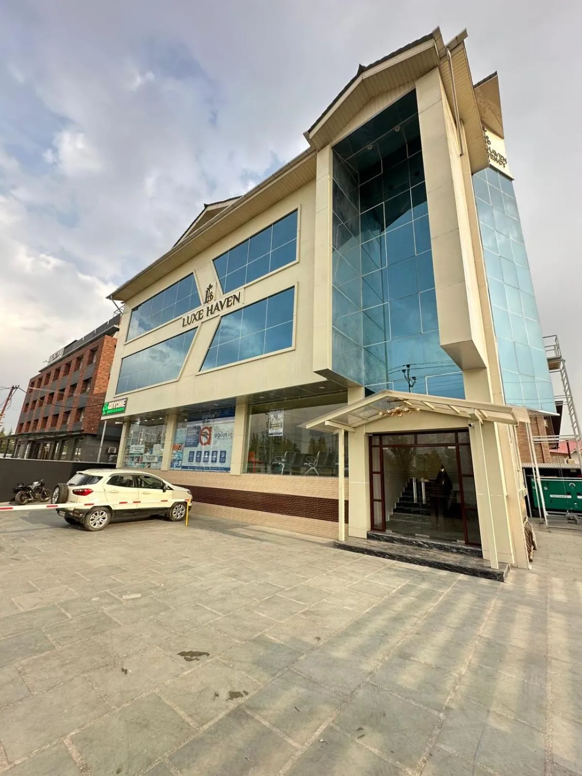 Luxe Haven Residency