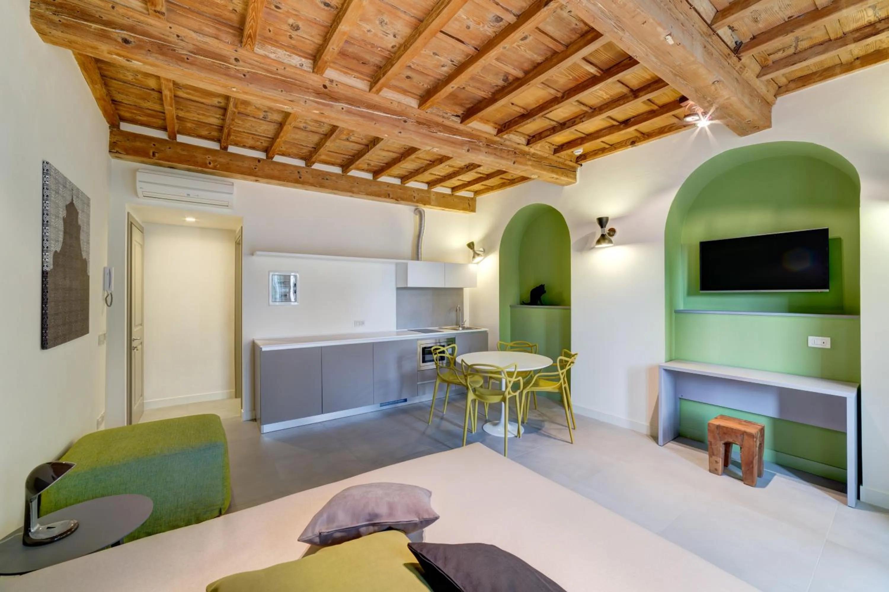 TV and multimedia, Bed in Palazzo Mannaioni Suites