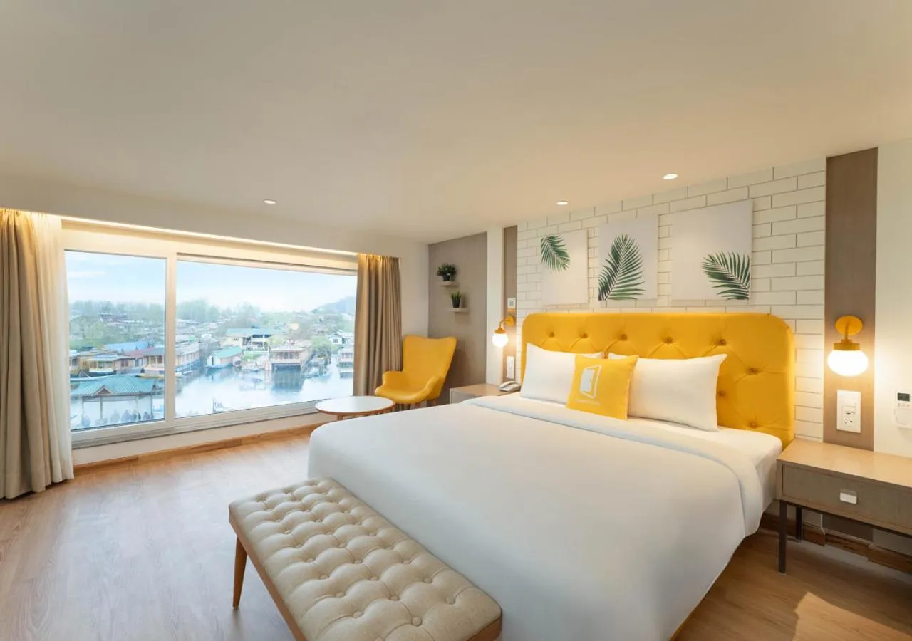 View (from property/room), Bed in Bloom Boutique l Dal Lake