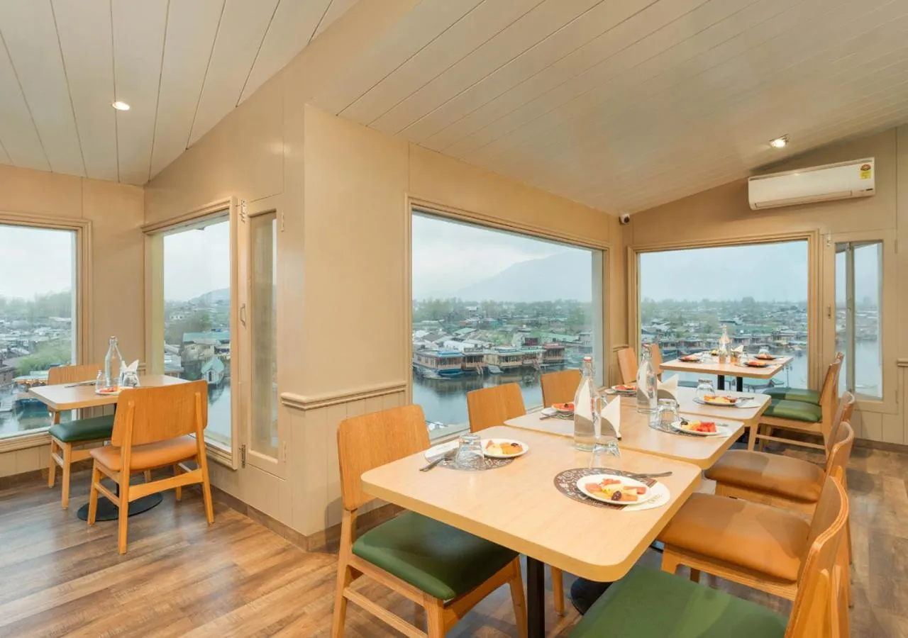 Restaurant/places to eat in Bloom Boutique l Dal Lake