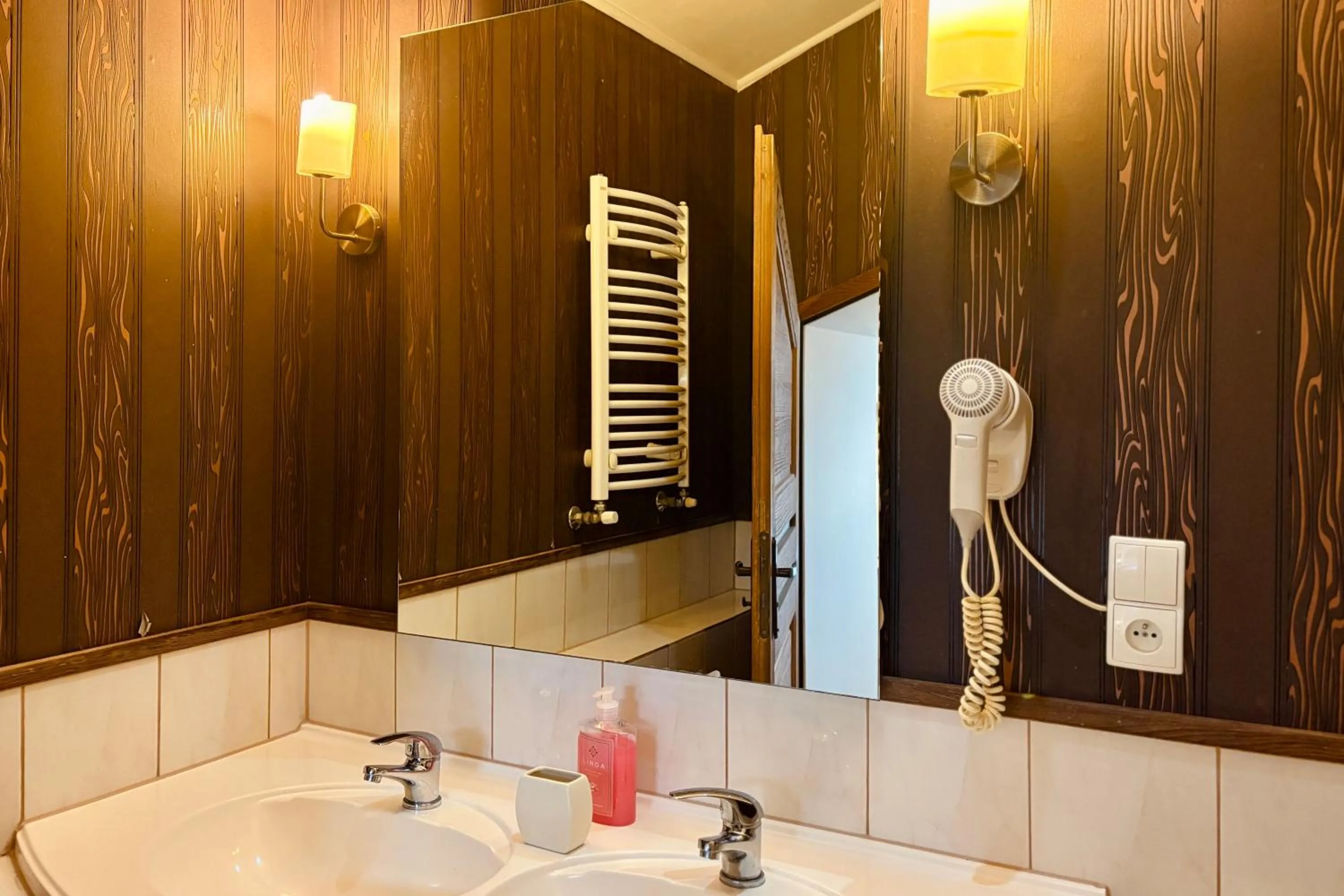 Bathroom in Pod Wzgórzem Bed & Breakfast