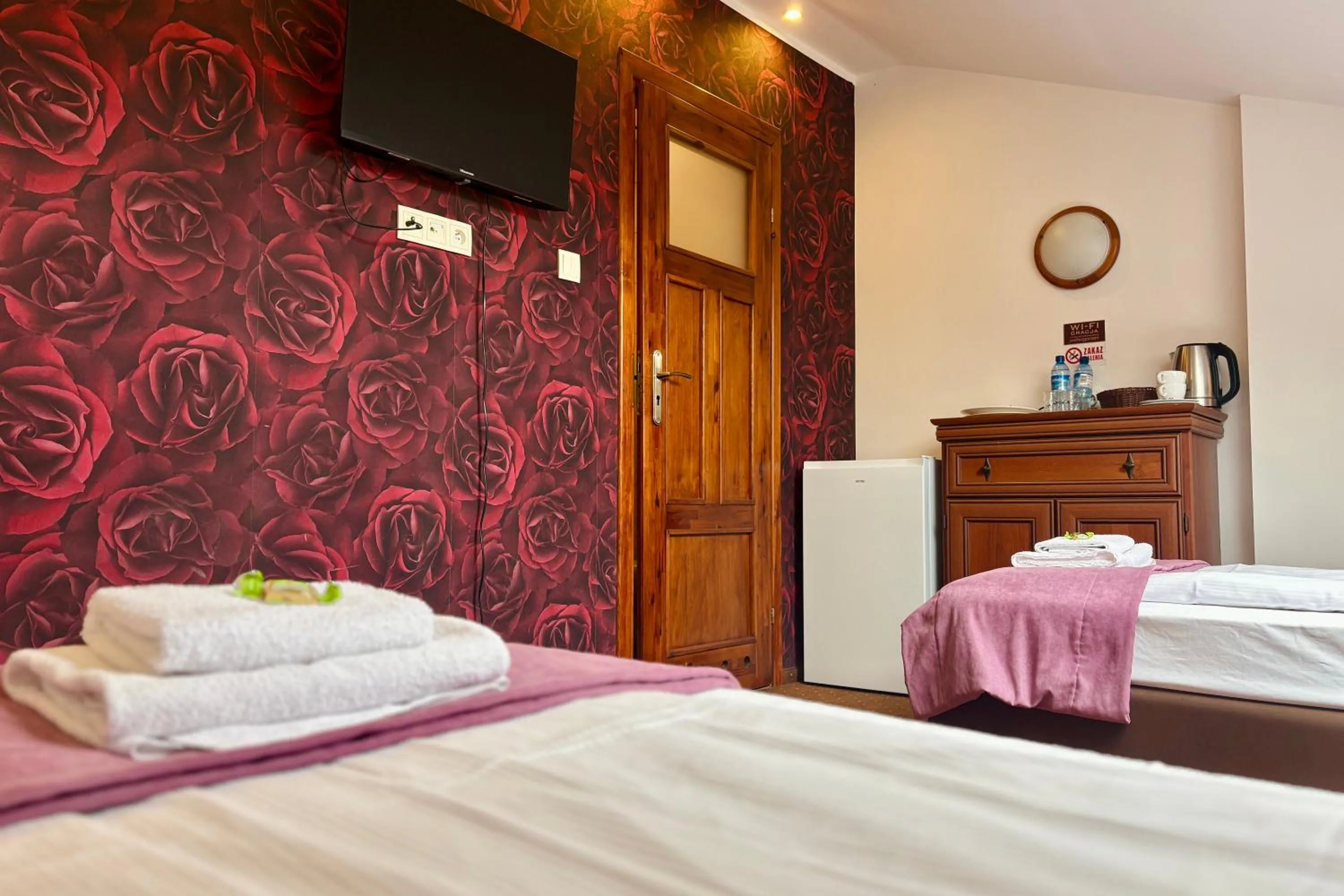 Photo of the whole room, Bed in Pod Wzgórzem Bed & Breakfast