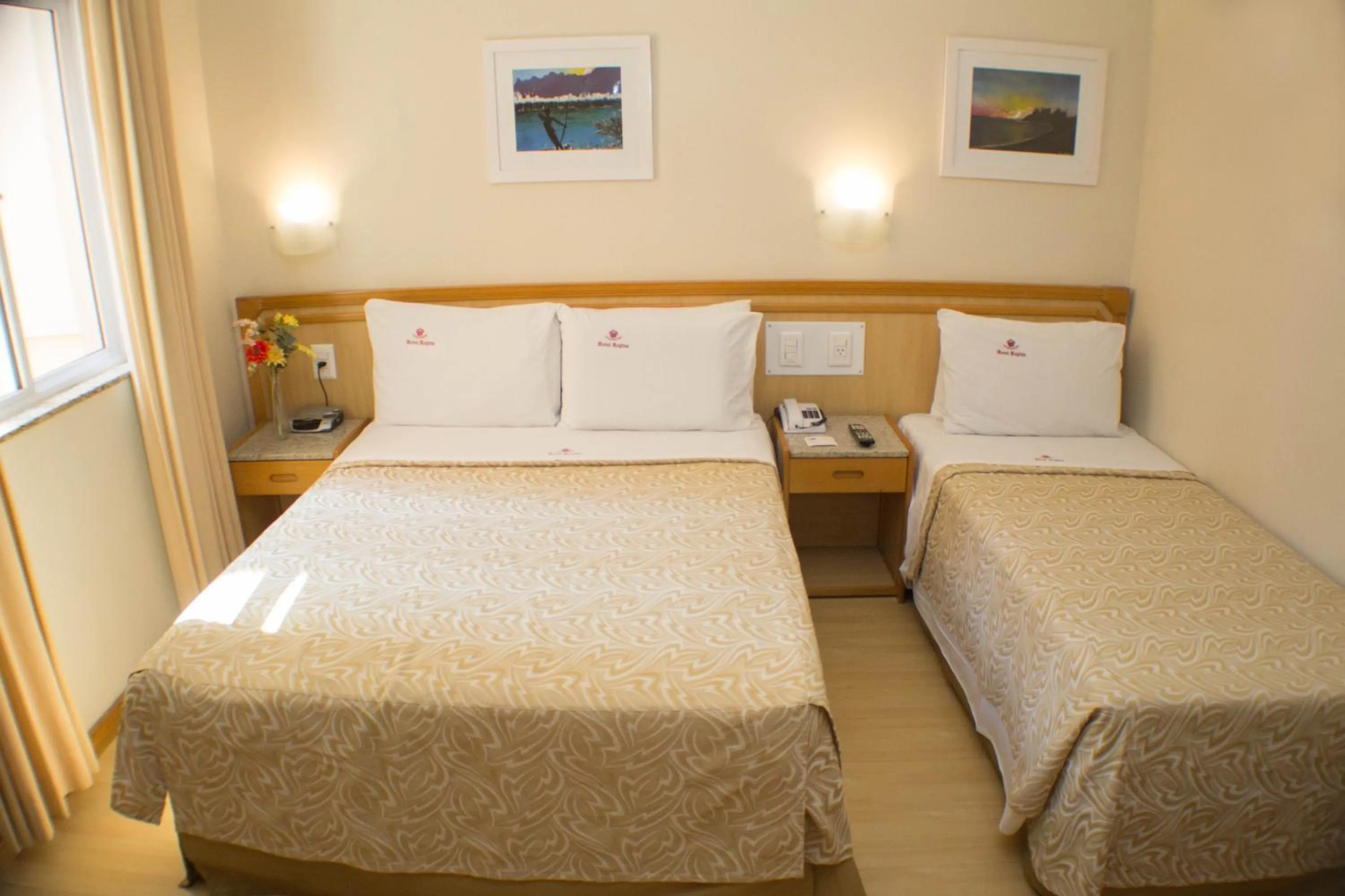 Bedroom, Bed in Hotel Regina Rio de Janeiro