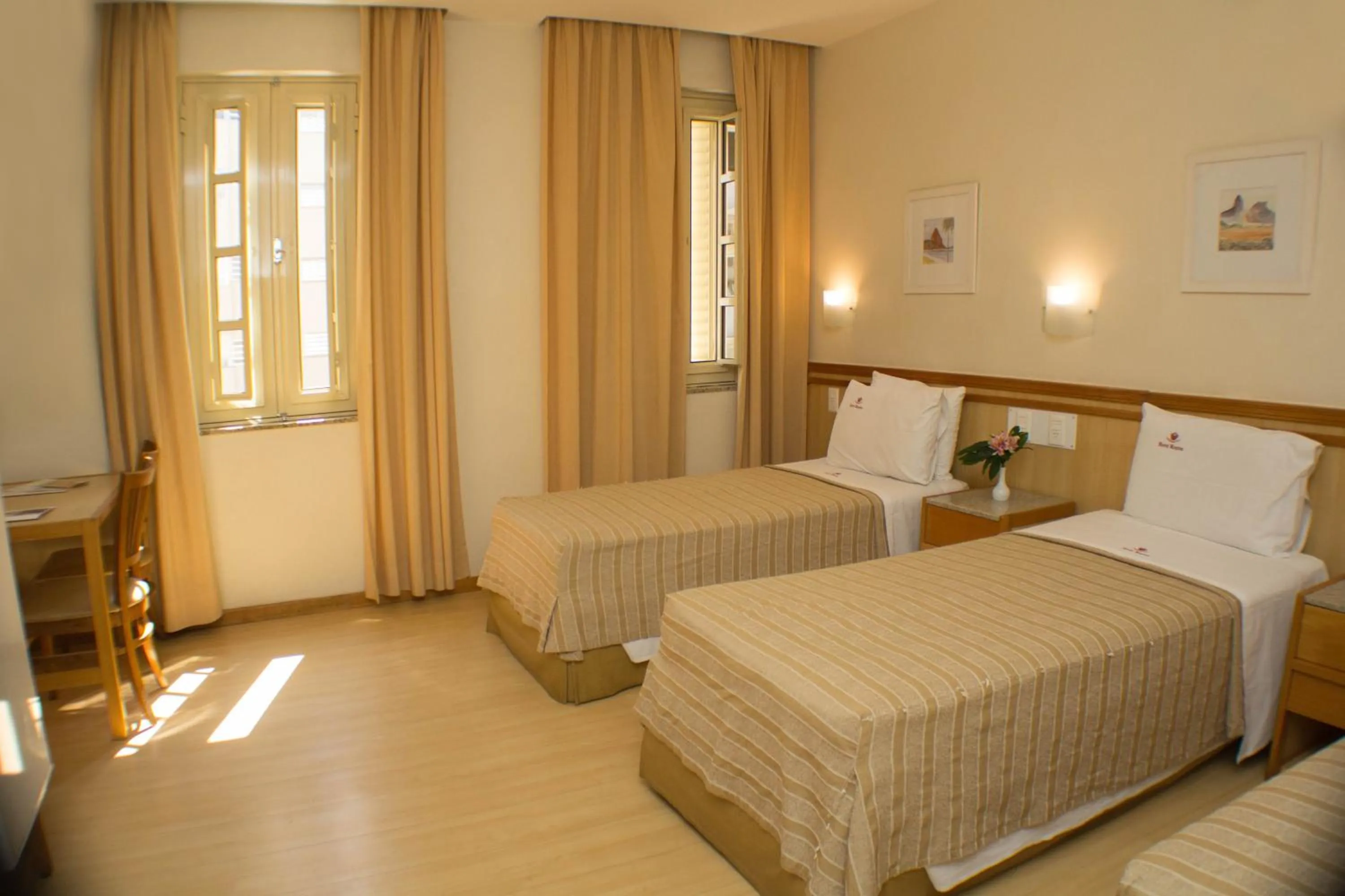 Bedroom, Bed in Hotel Regina Rio de Janeiro