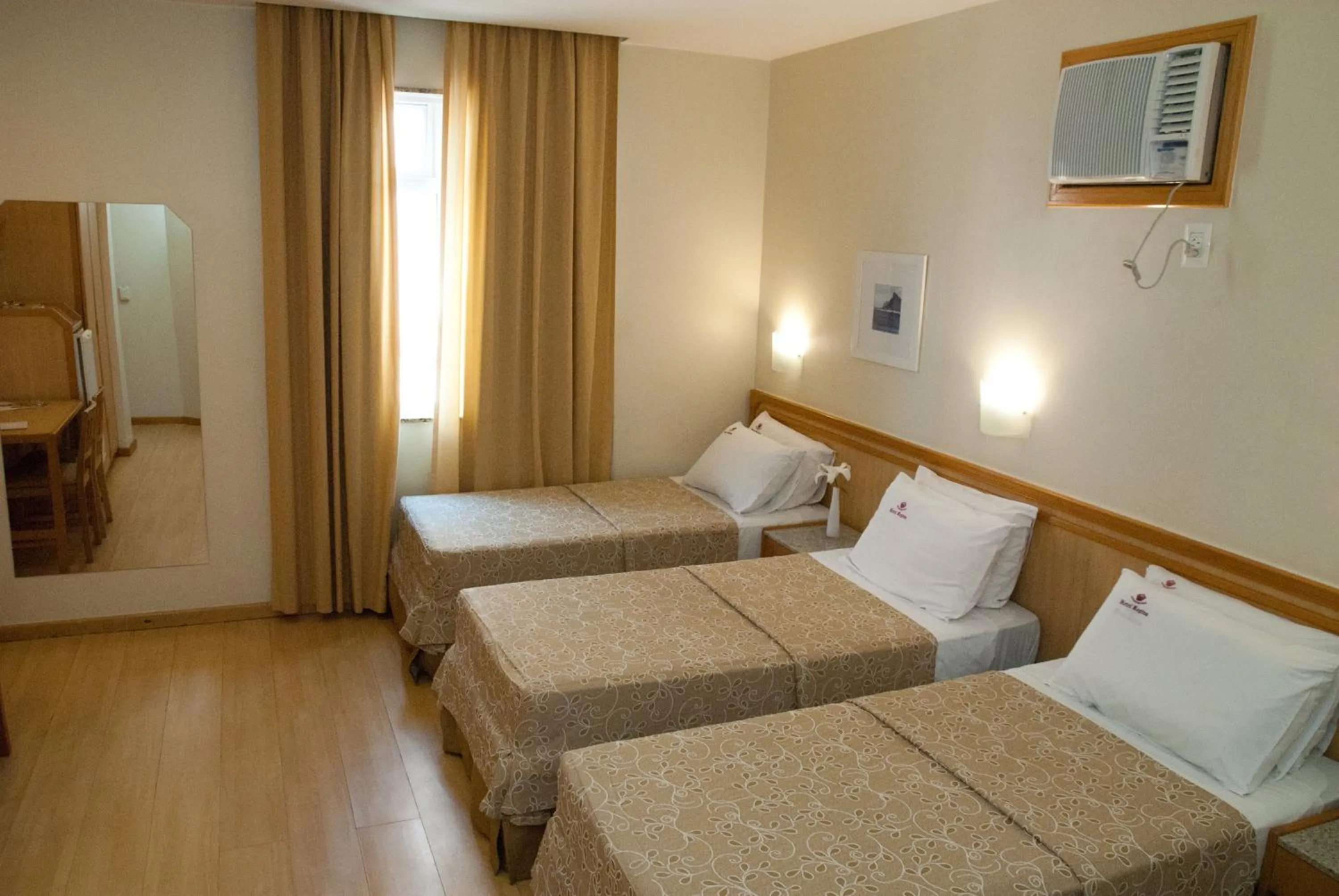 Bedroom, Bed in Hotel Regina Rio de Janeiro