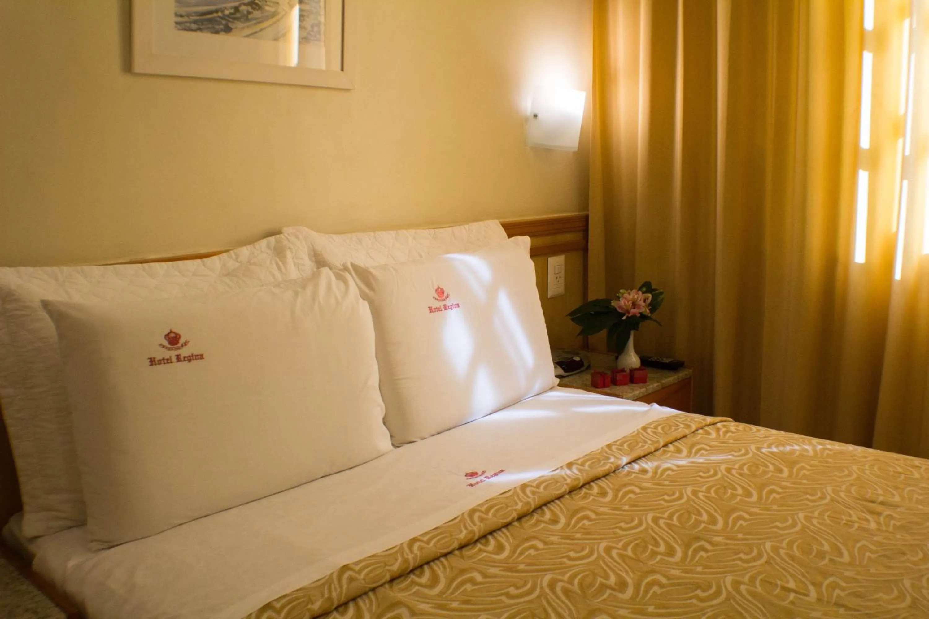 Bedroom, Bed in Hotel Regina Rio de Janeiro