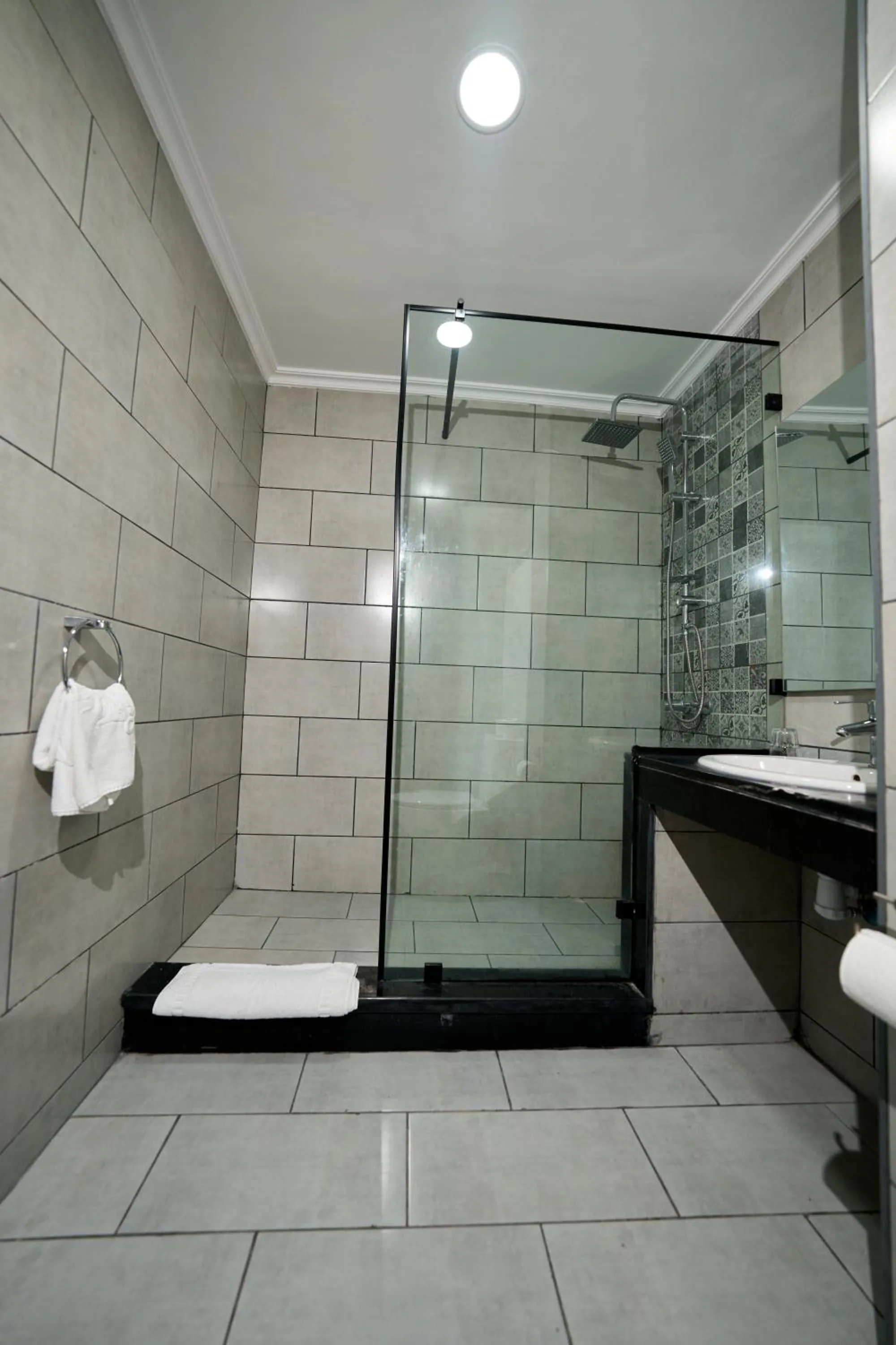 Shower in Hotel Bab Mansour