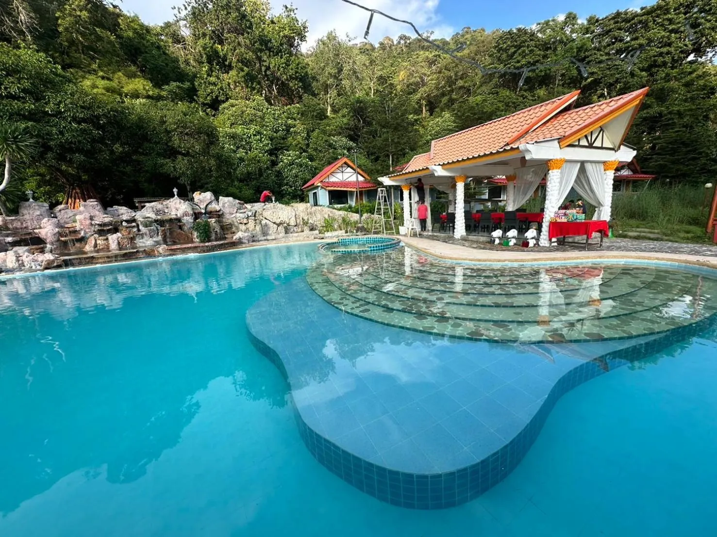 Kohchang Cabana Big Hotel with swiming pool & Beach