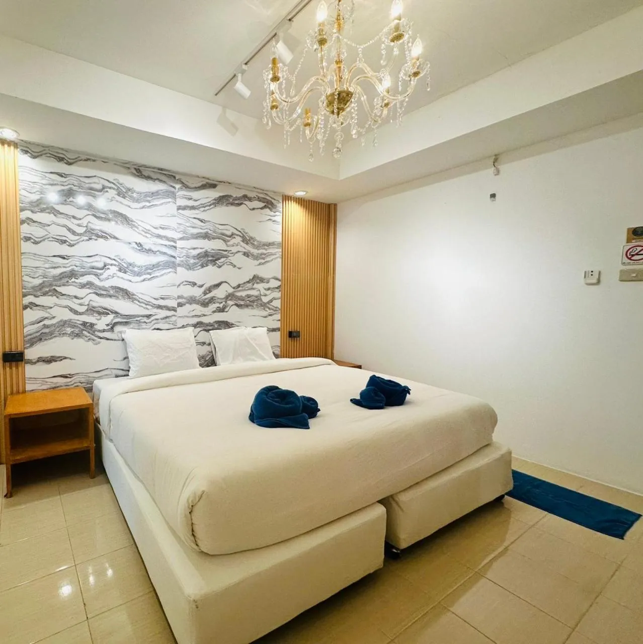 Kohchang Cabana Big Hotel with swiming pool & Beach