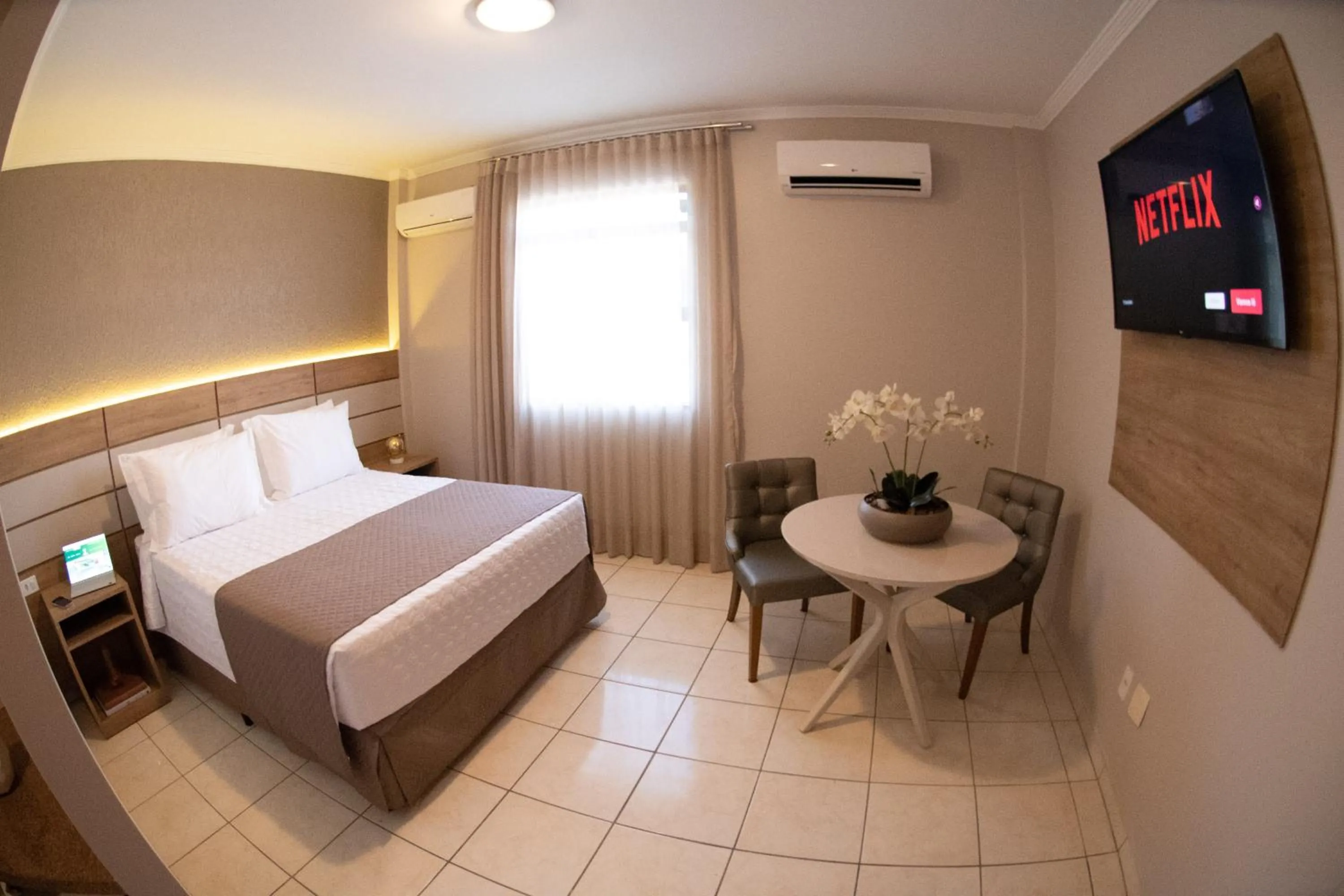 Communal lounge/ TV room, Bed in Hotel Capital Das Pedras