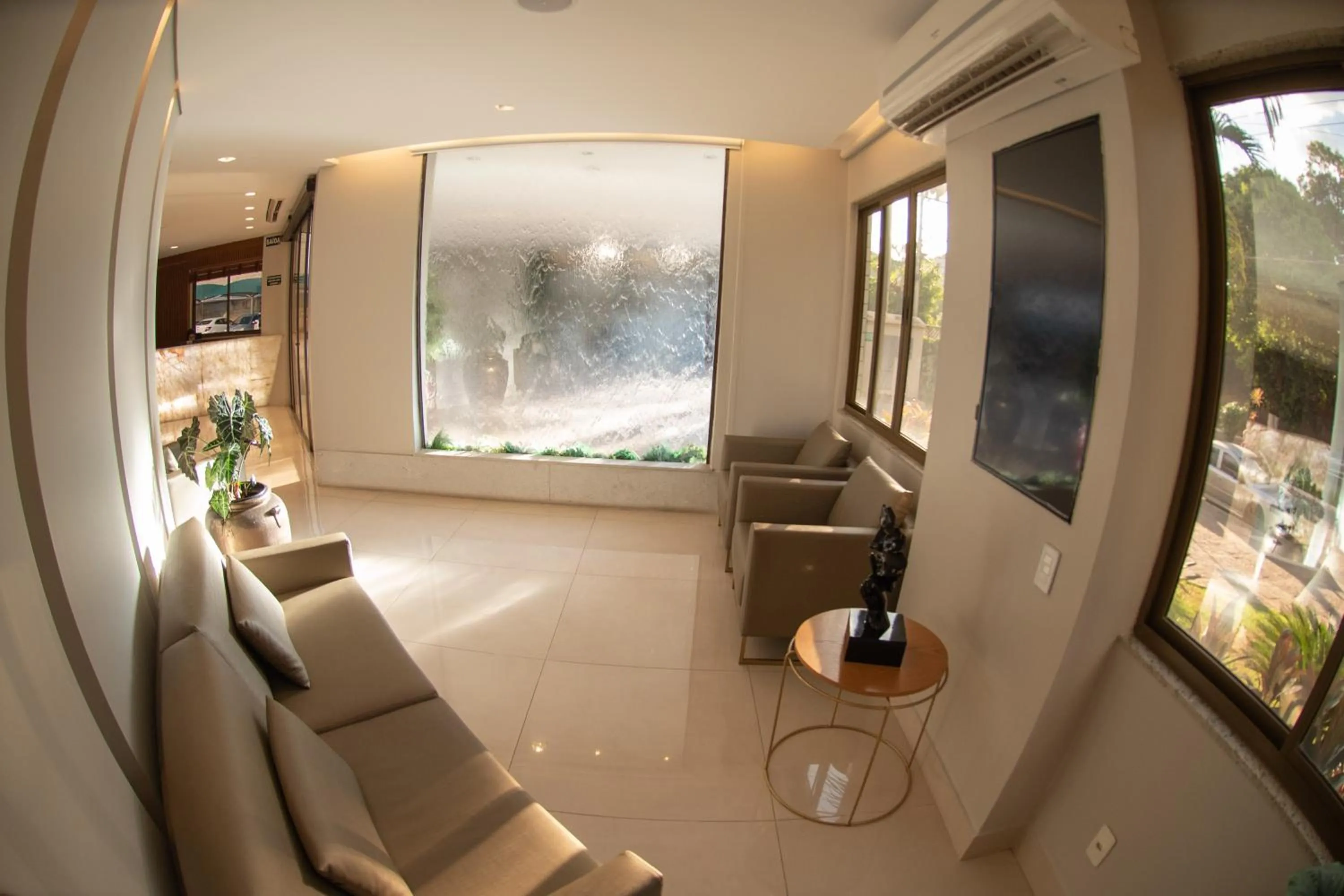 TV and multimedia in Hotel Capital Das Pedras