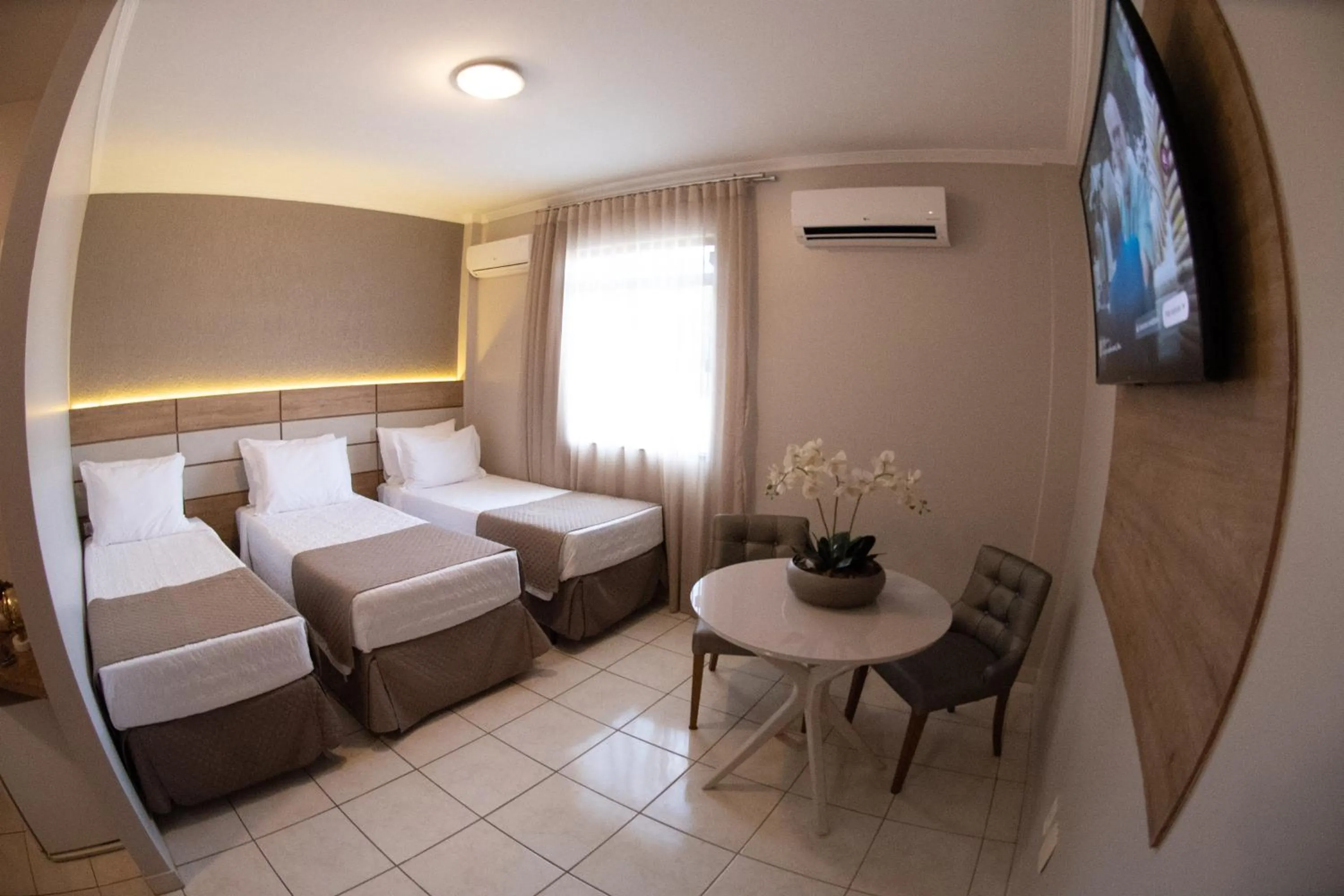 Communal lounge/ TV room, Bed in Hotel Capital Das Pedras