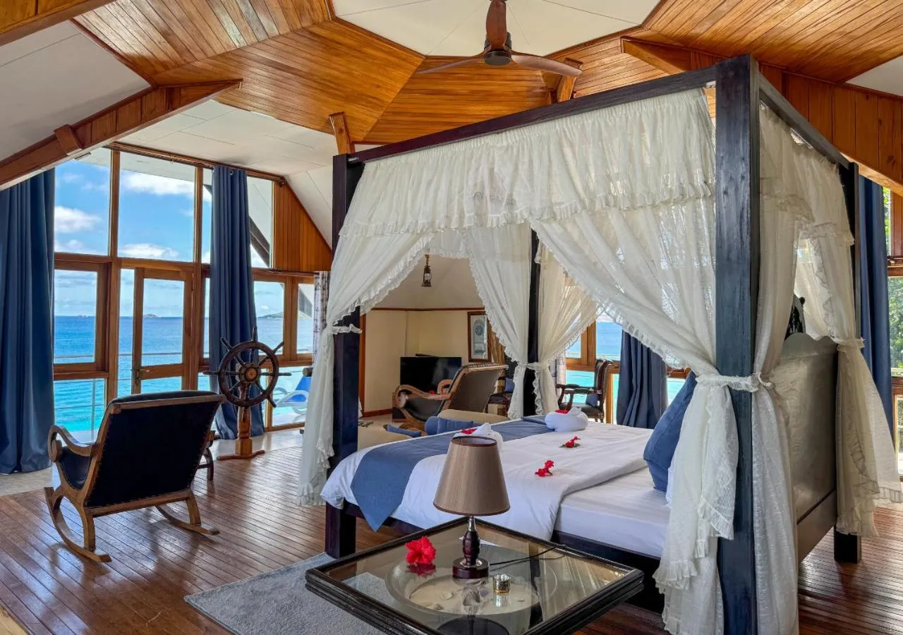 Bed in Patatran Village Hotel