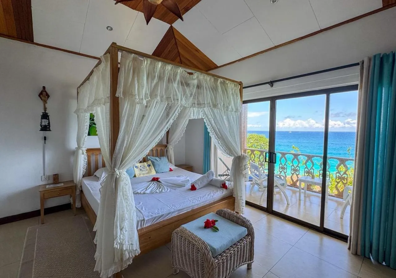 Bed in Patatran Village Hotel