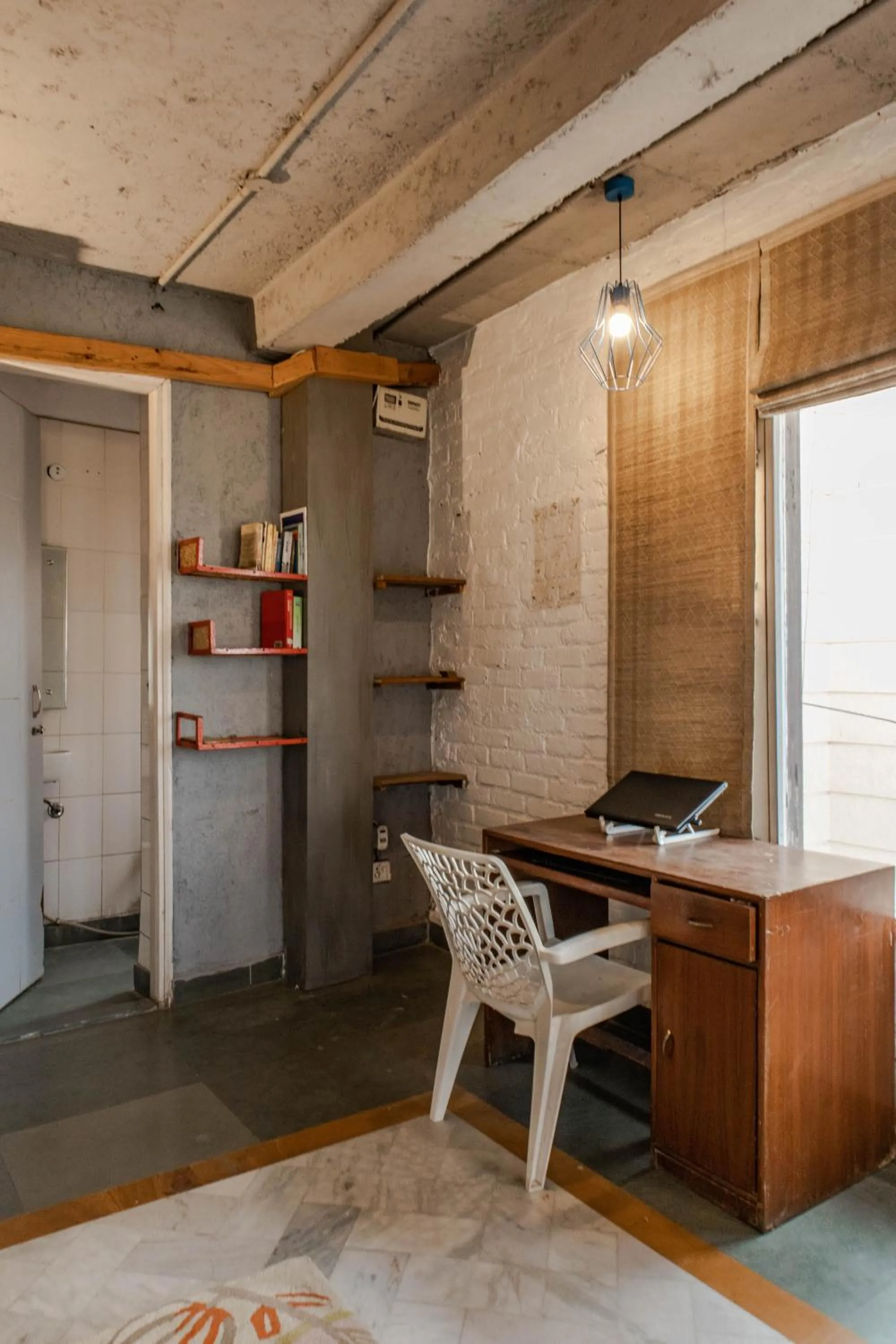 Communal lounge/ TV room in JHouse near Bhikaji