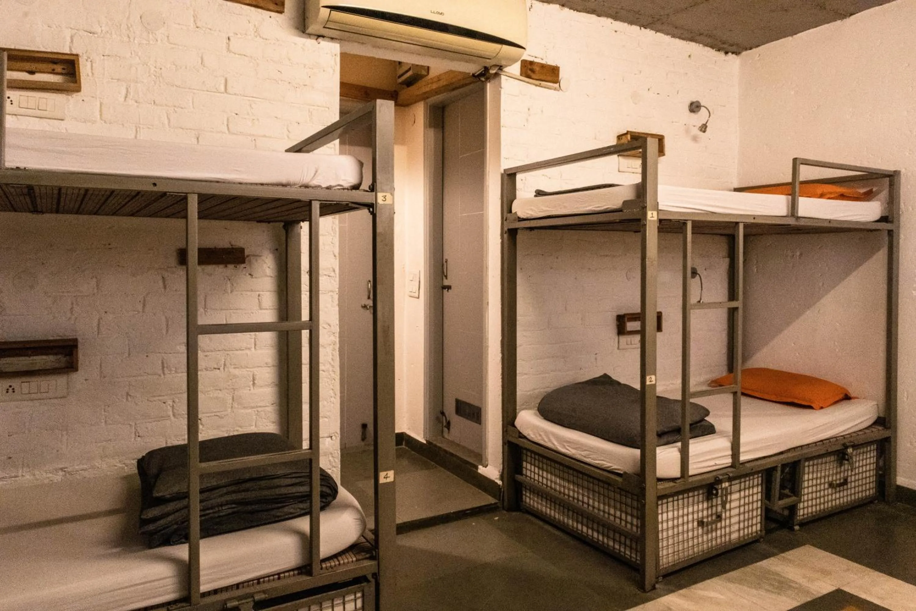 bunk bed, Bed in JHouse near Bhikaji