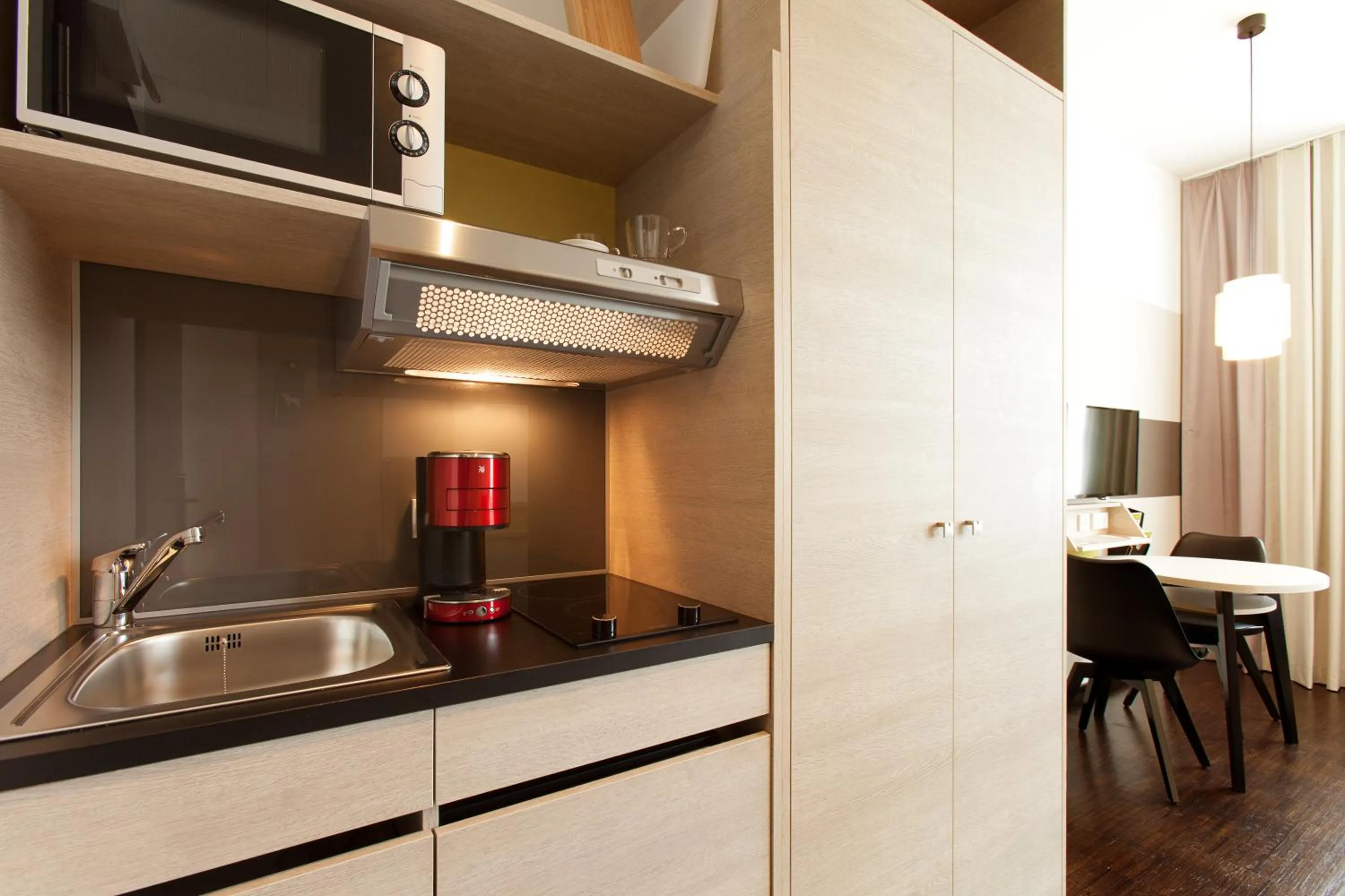 Kitchen or kitchenette in Vienna House Easy by Wyndham Osnabrück City & Apartments