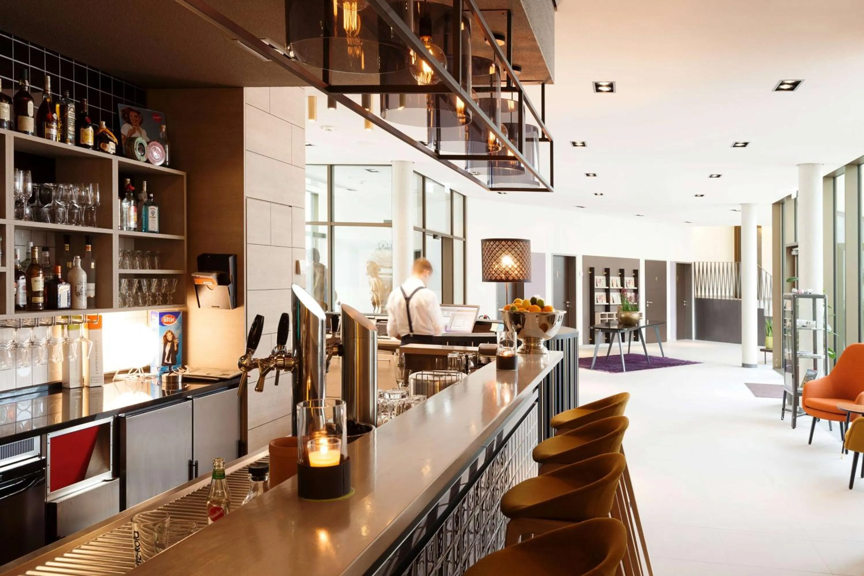 Lounge or bar in Vienna House Easy by Wyndham Osnabrück City & Apartments