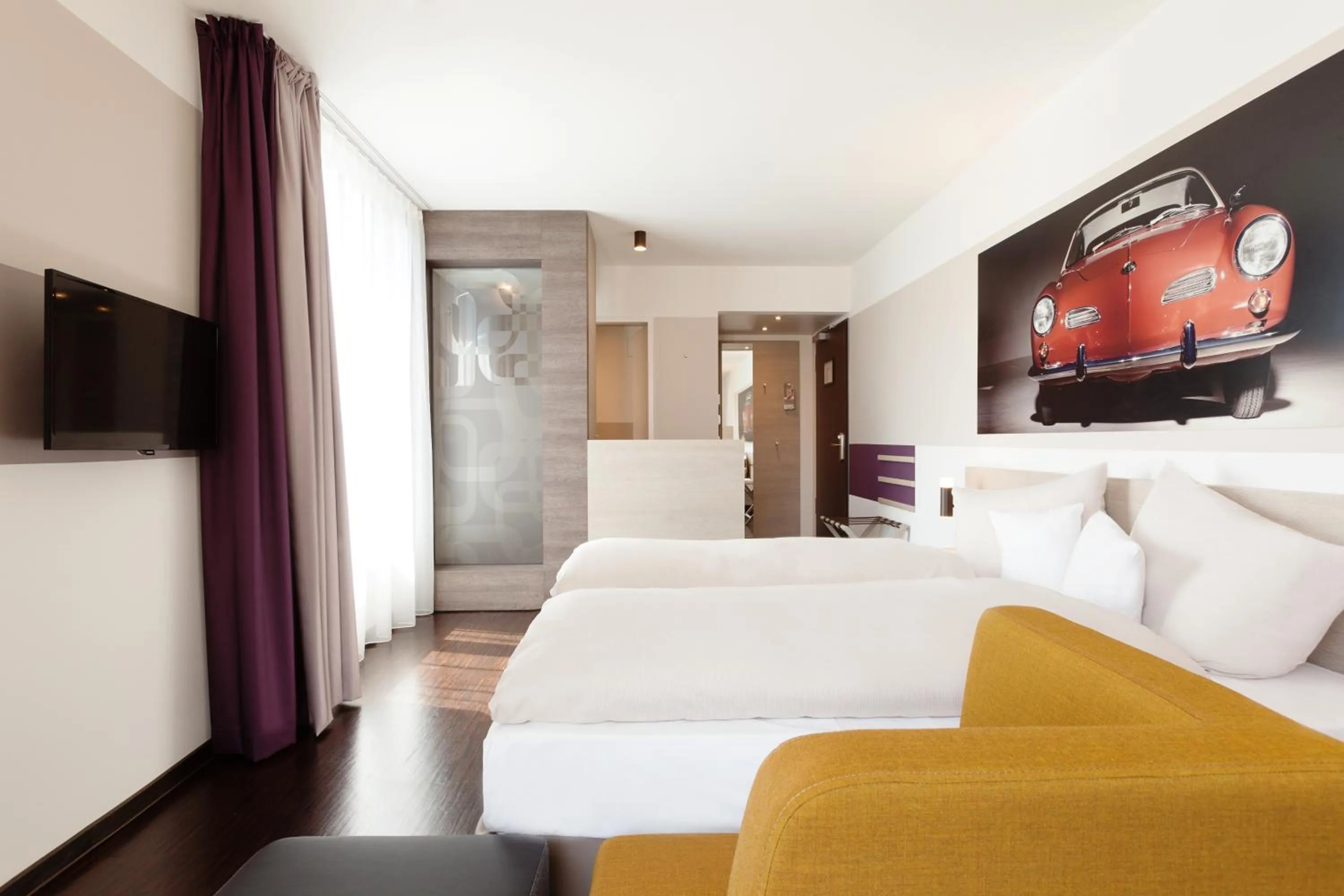 Shower, Bed in Vienna House Easy by Wyndham Osnabrück City & Apartments