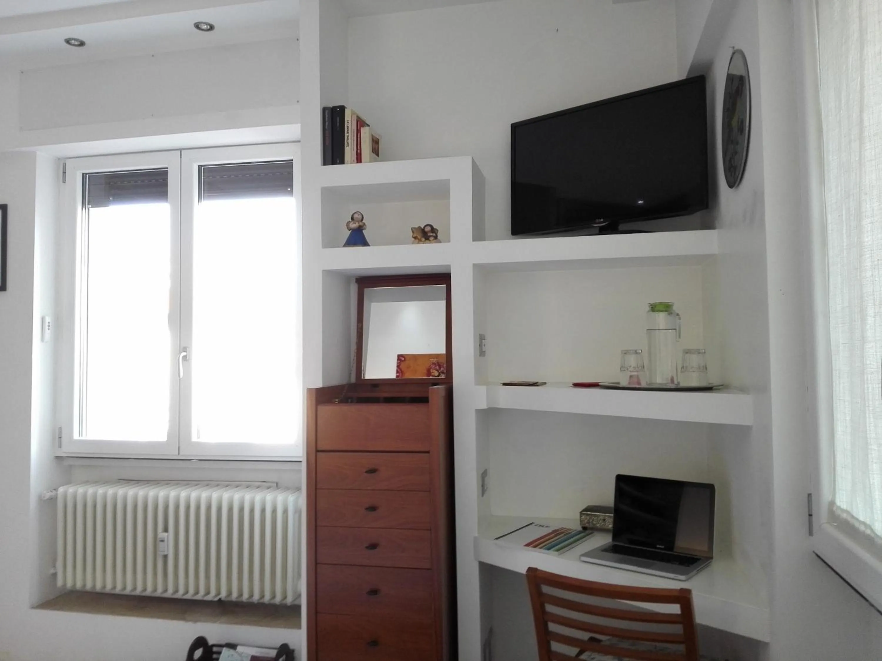 Decorative detail in B&B Rosa Blu