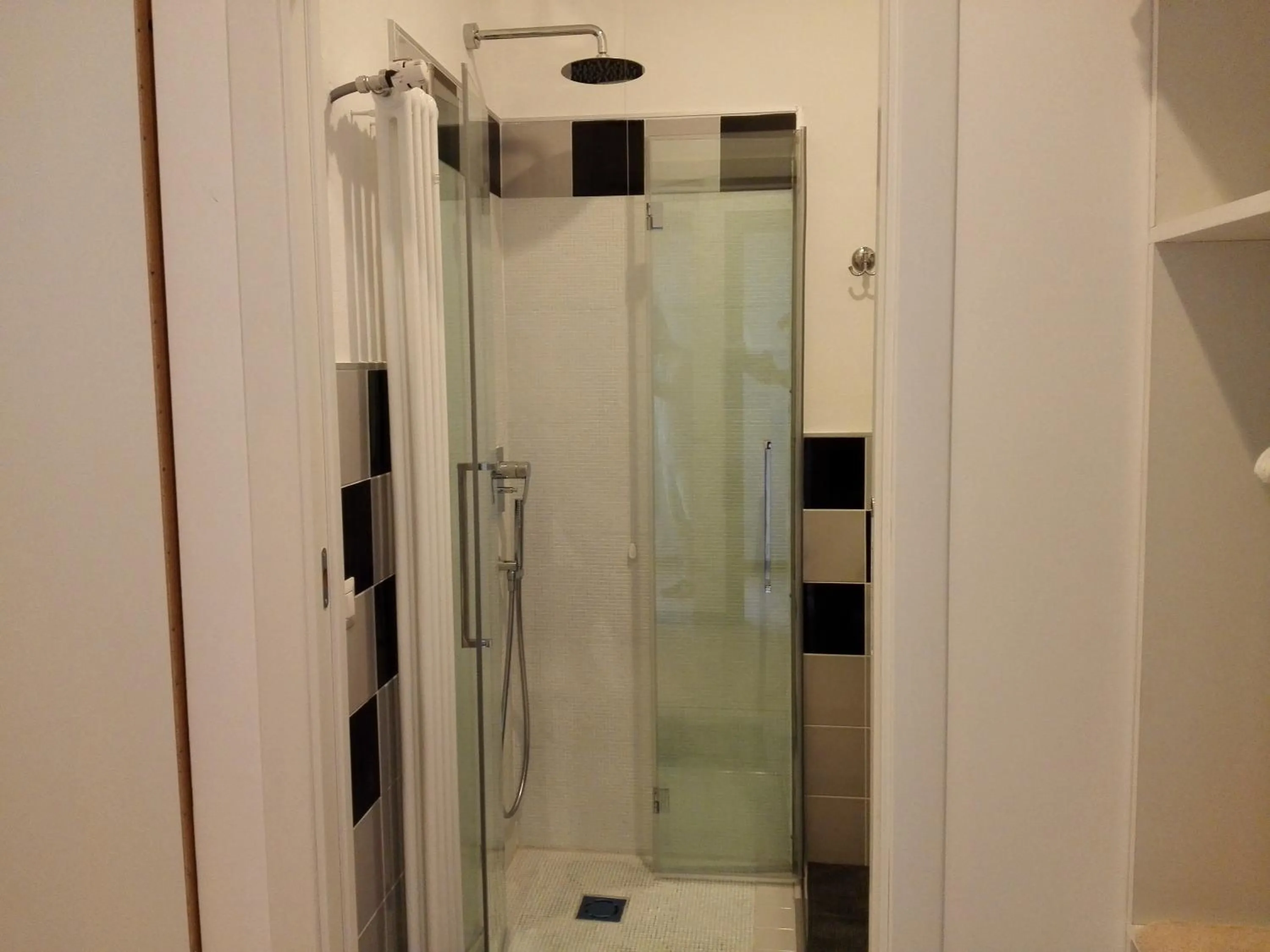Shower in B&B Rosa Blu