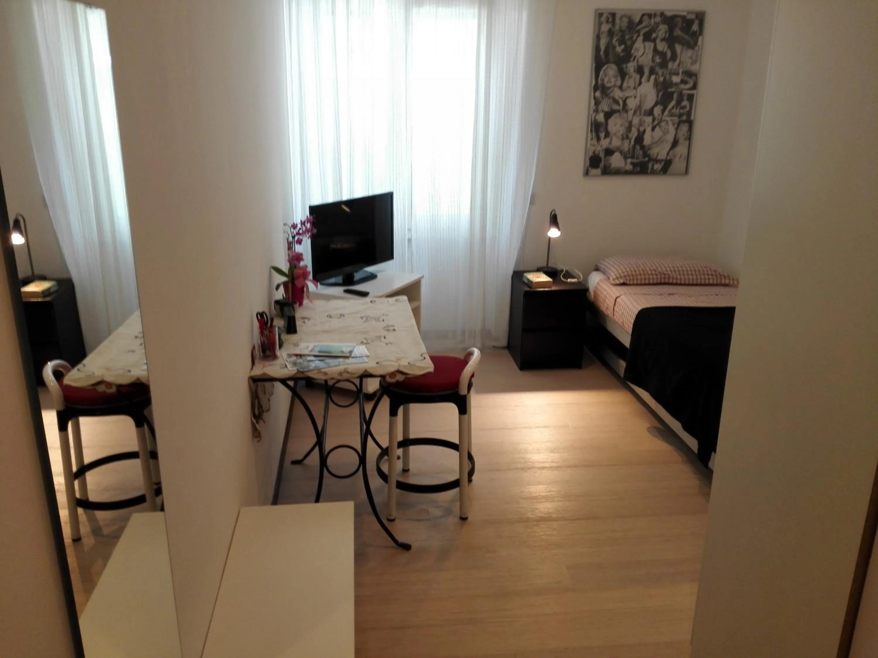 Decorative detail, Bed in B&B Rosa Blu