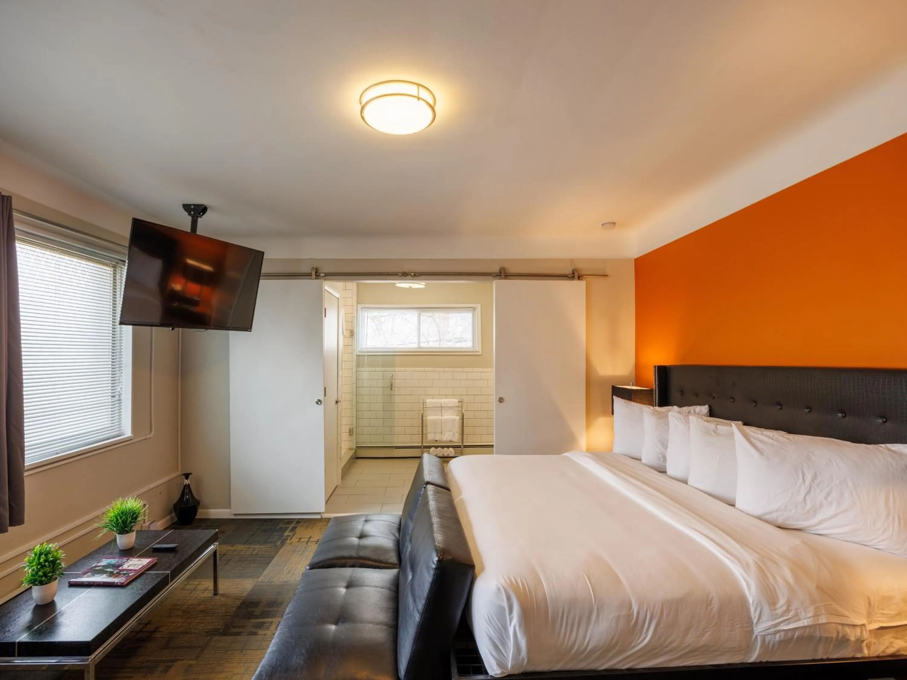 Photo of the whole room, Bed in Hotel Royal Oak