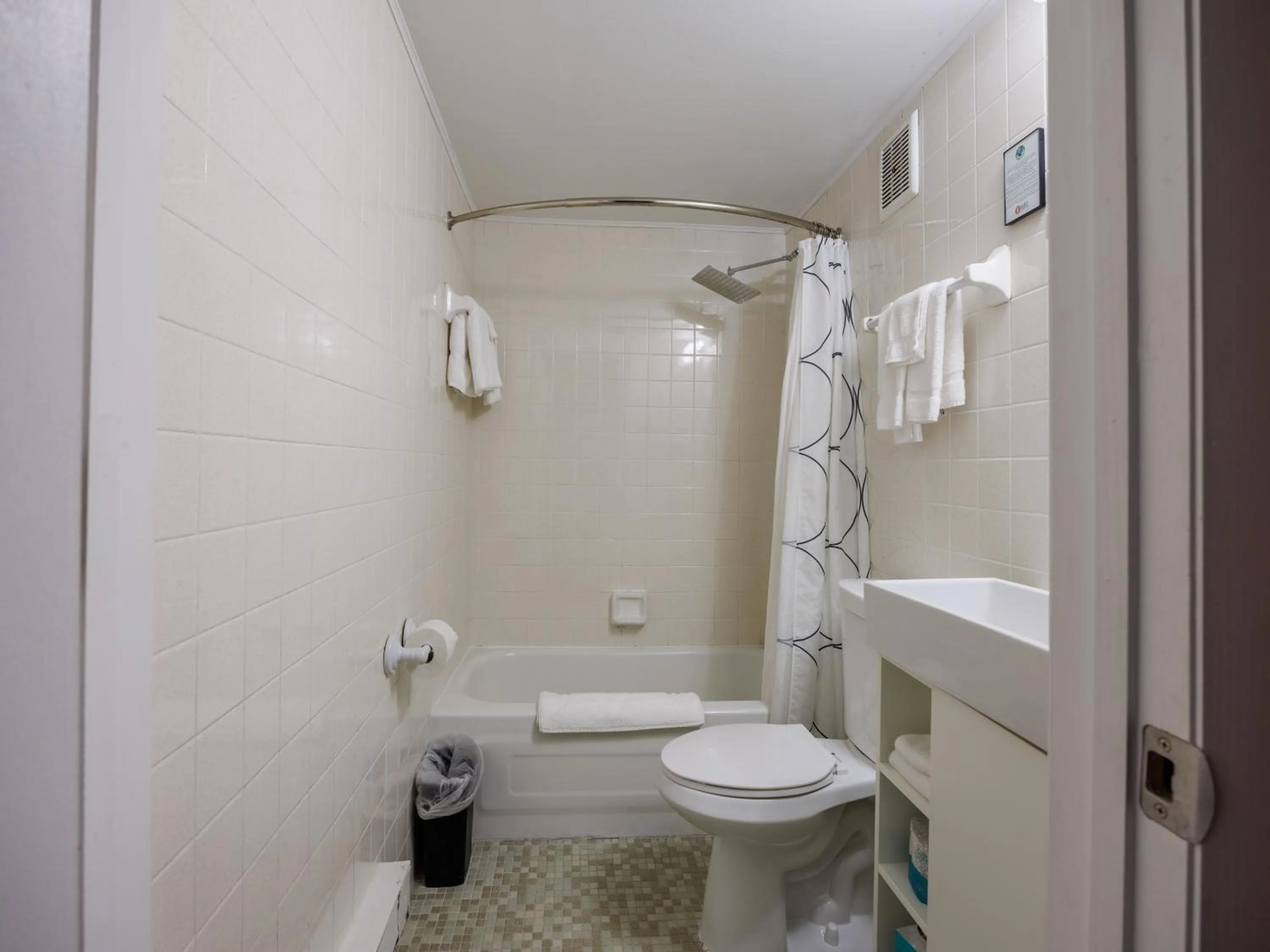 Shower in Hotel Royal Oak