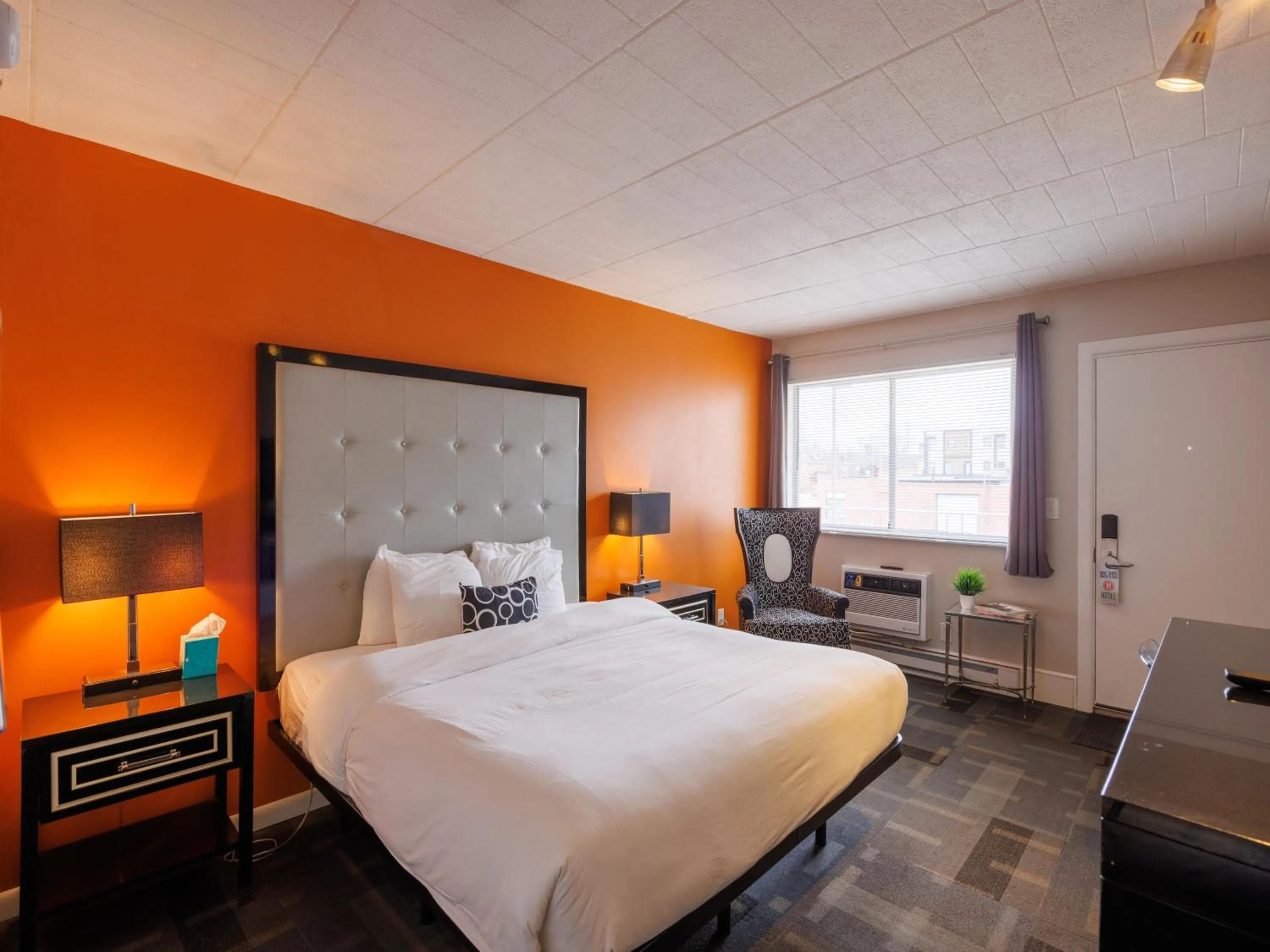 Photo of the whole room, Bed in Hotel Royal Oak