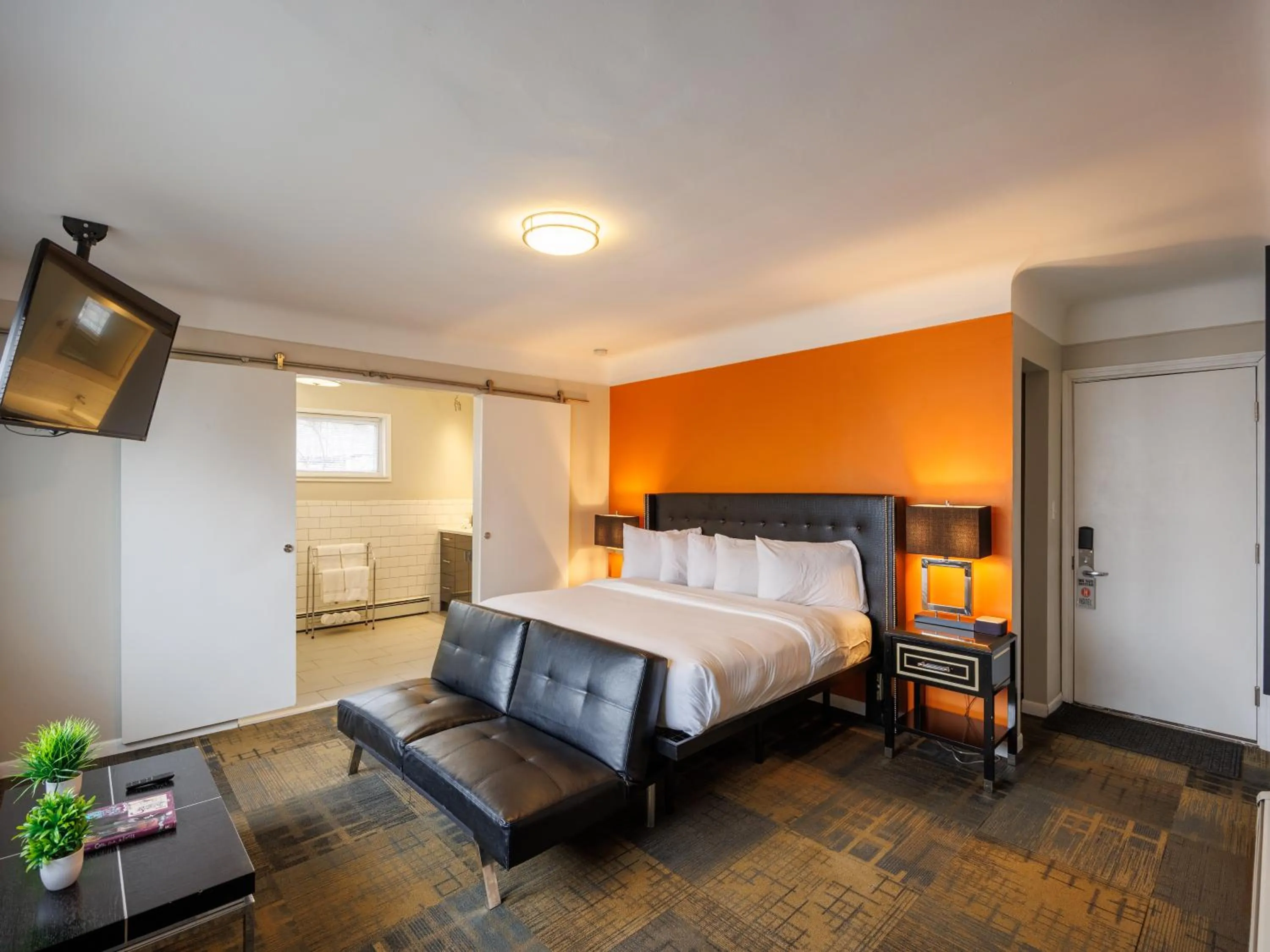 Photo of the whole room, Bed in Hotel Royal Oak