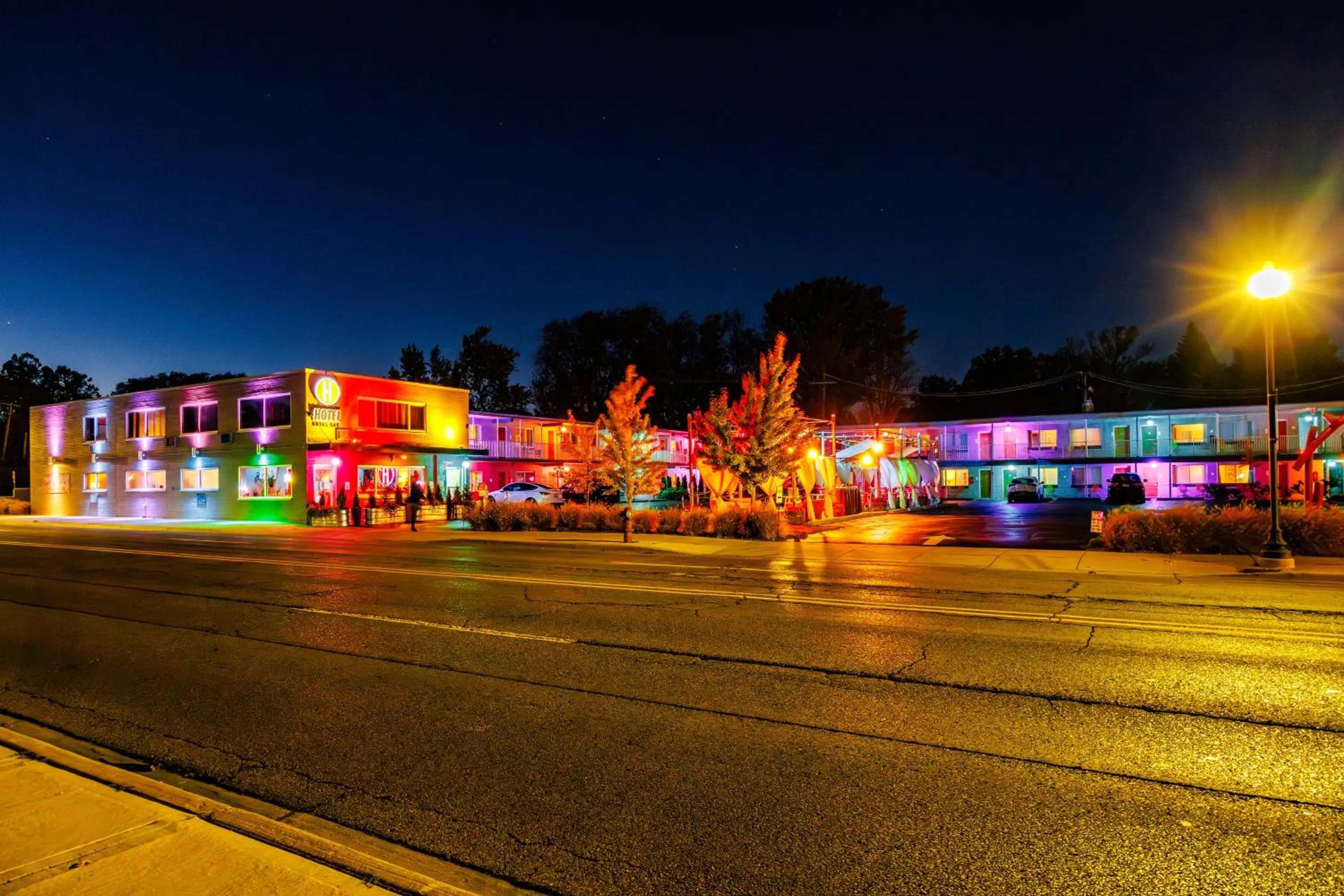 Property building in Hotel Royal Oak