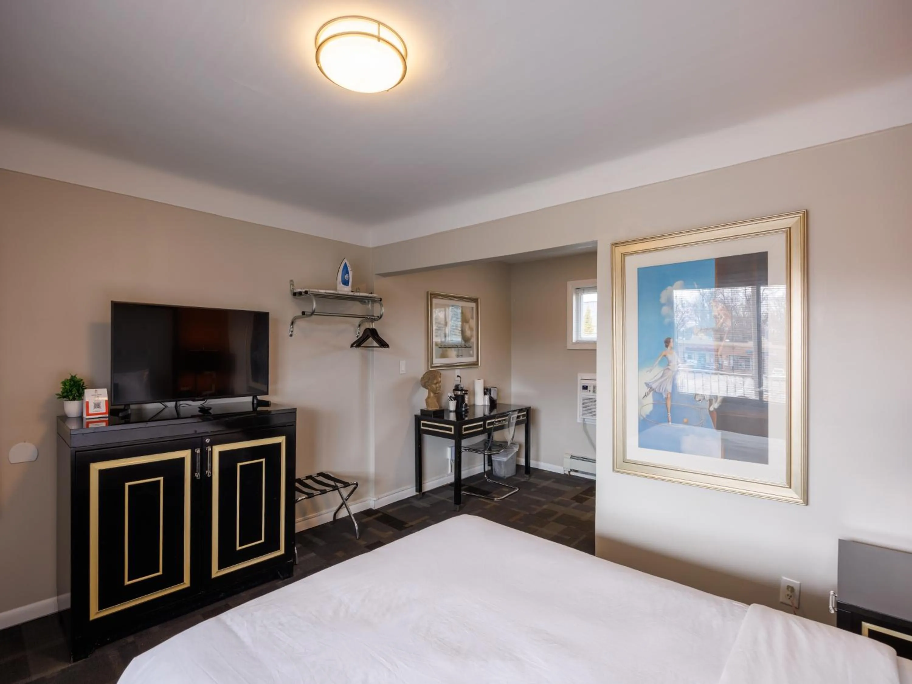 Photo of the whole room, Bed in Hotel Royal Oak