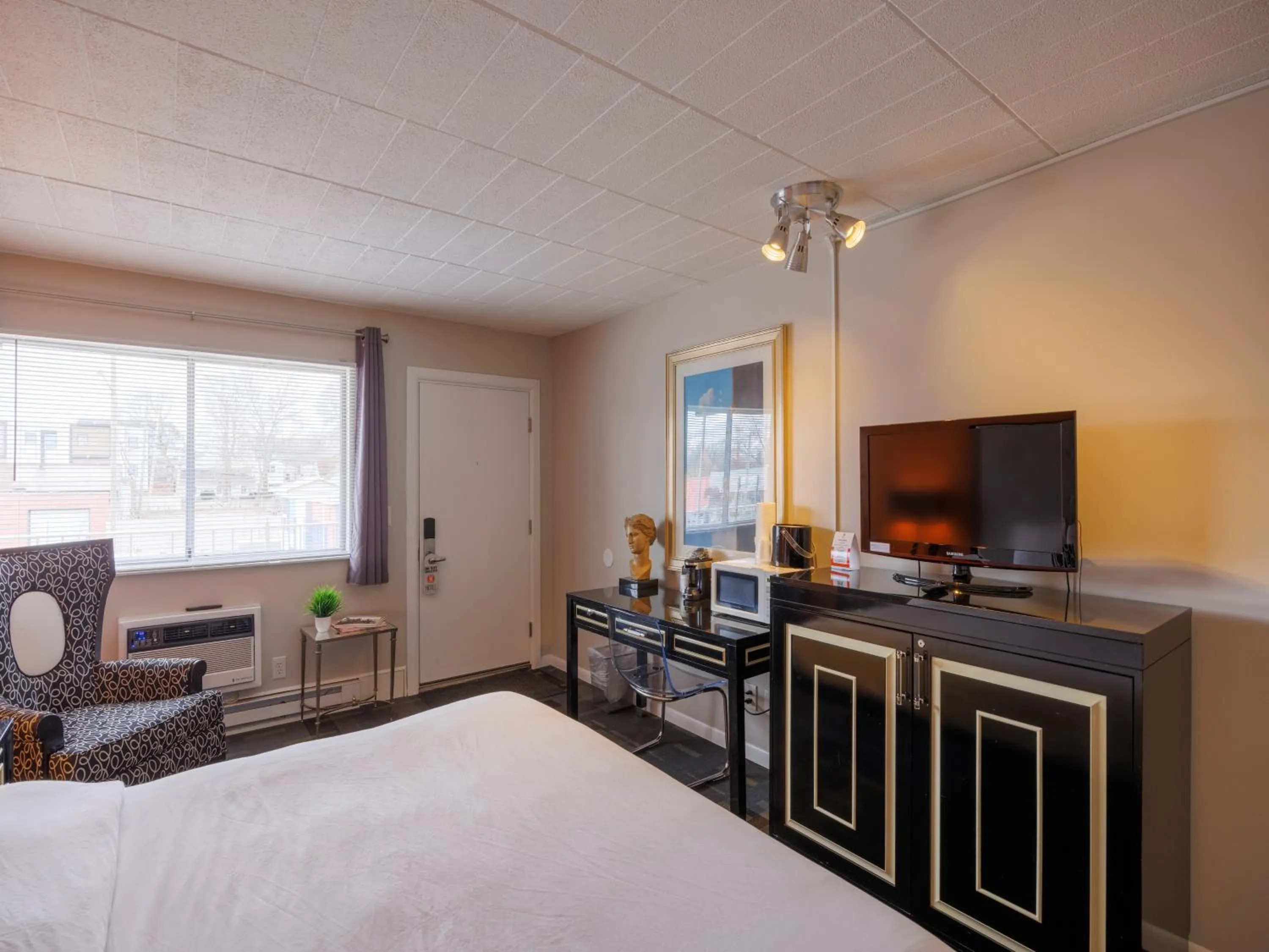 TV and multimedia, Bed in Hotel Royal Oak