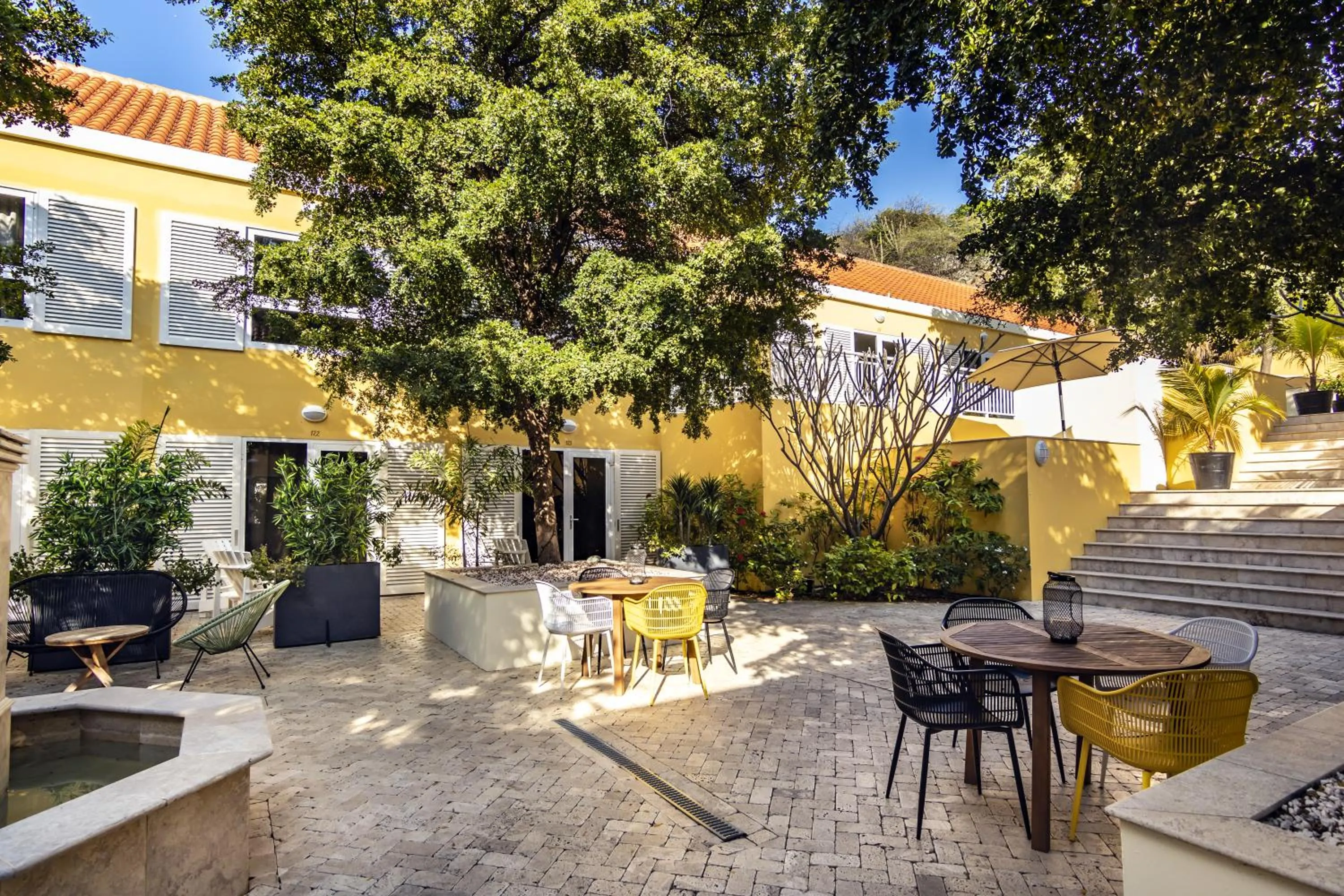 Property building in Bayside Boutique Hotel - Blue Bay Golf & Beach Resort