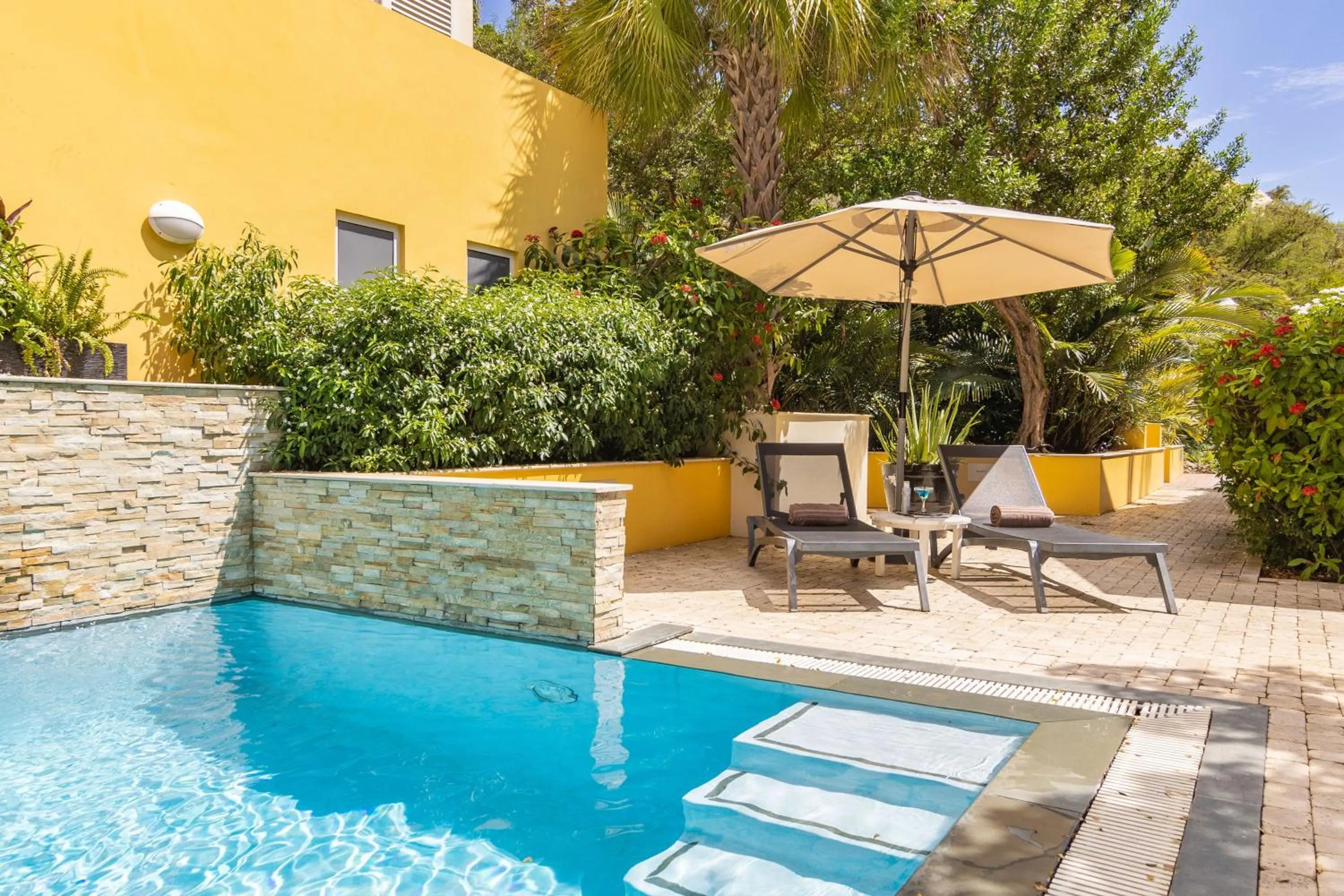 Swimming pool in Bayside Boutique Hotel - Blue Bay Golf & Beach Resort