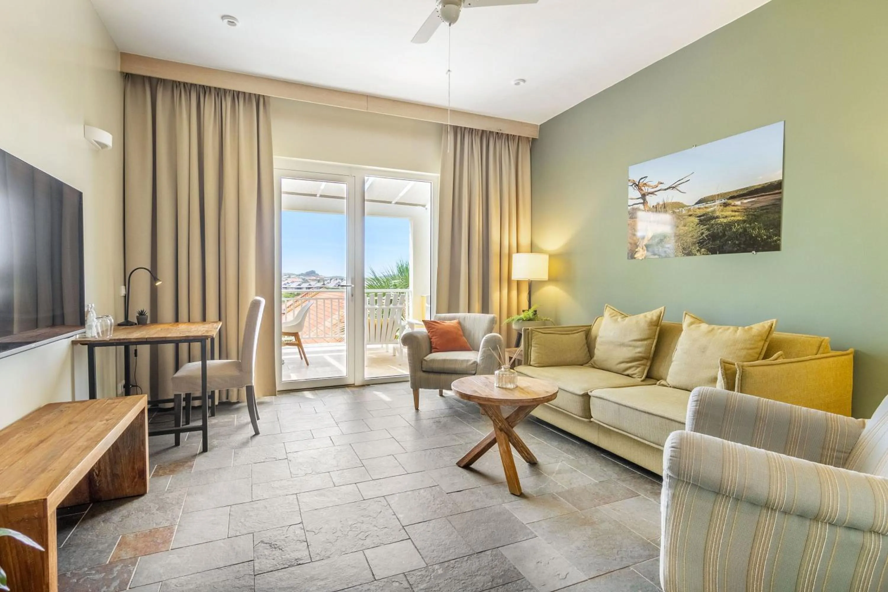 TV and multimedia in Bayside Boutique Hotel - Blue Bay Golf & Beach Resort