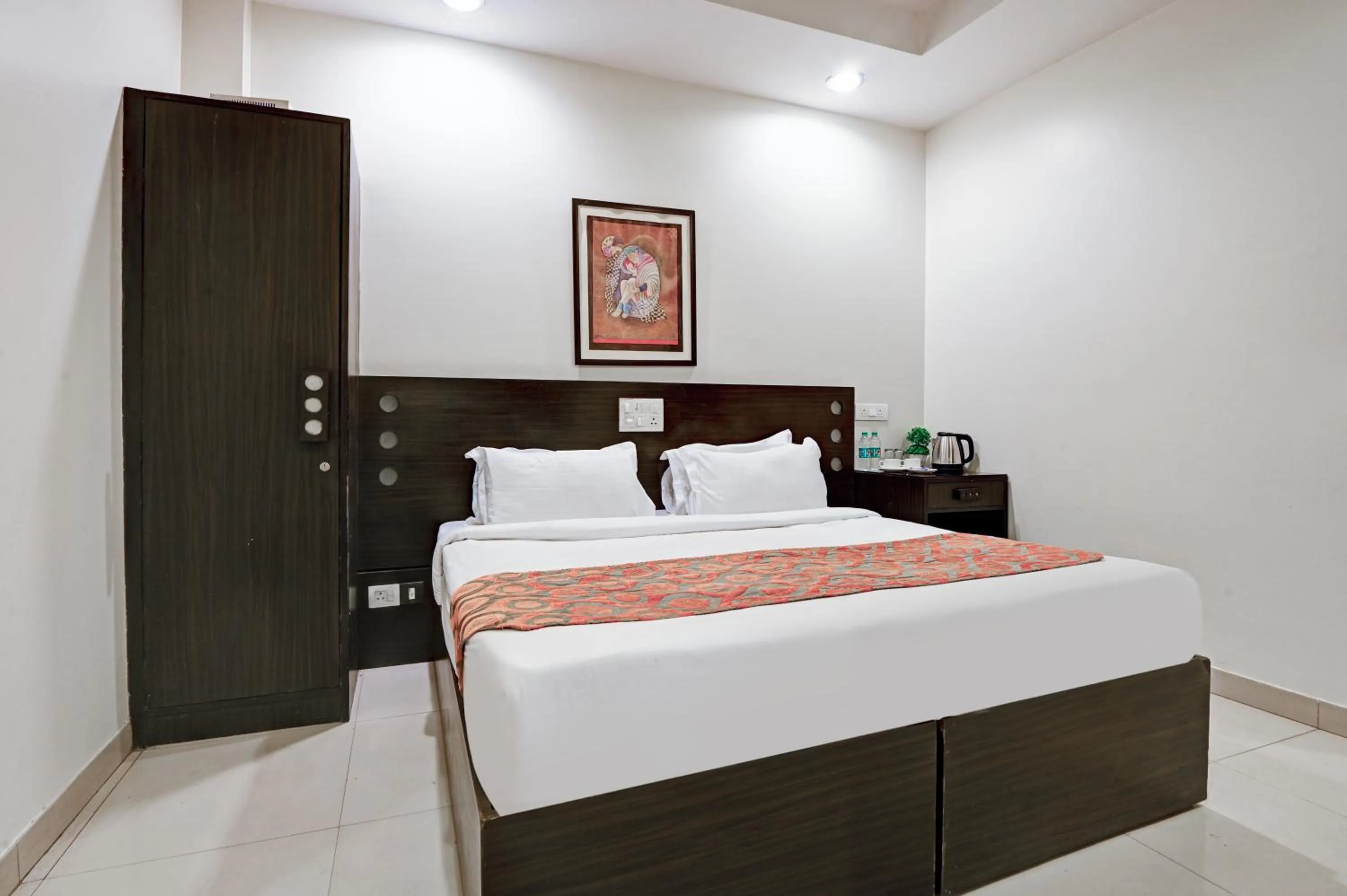Bed in Hotel Amby Inn by Quadis - Lajpat Nagar