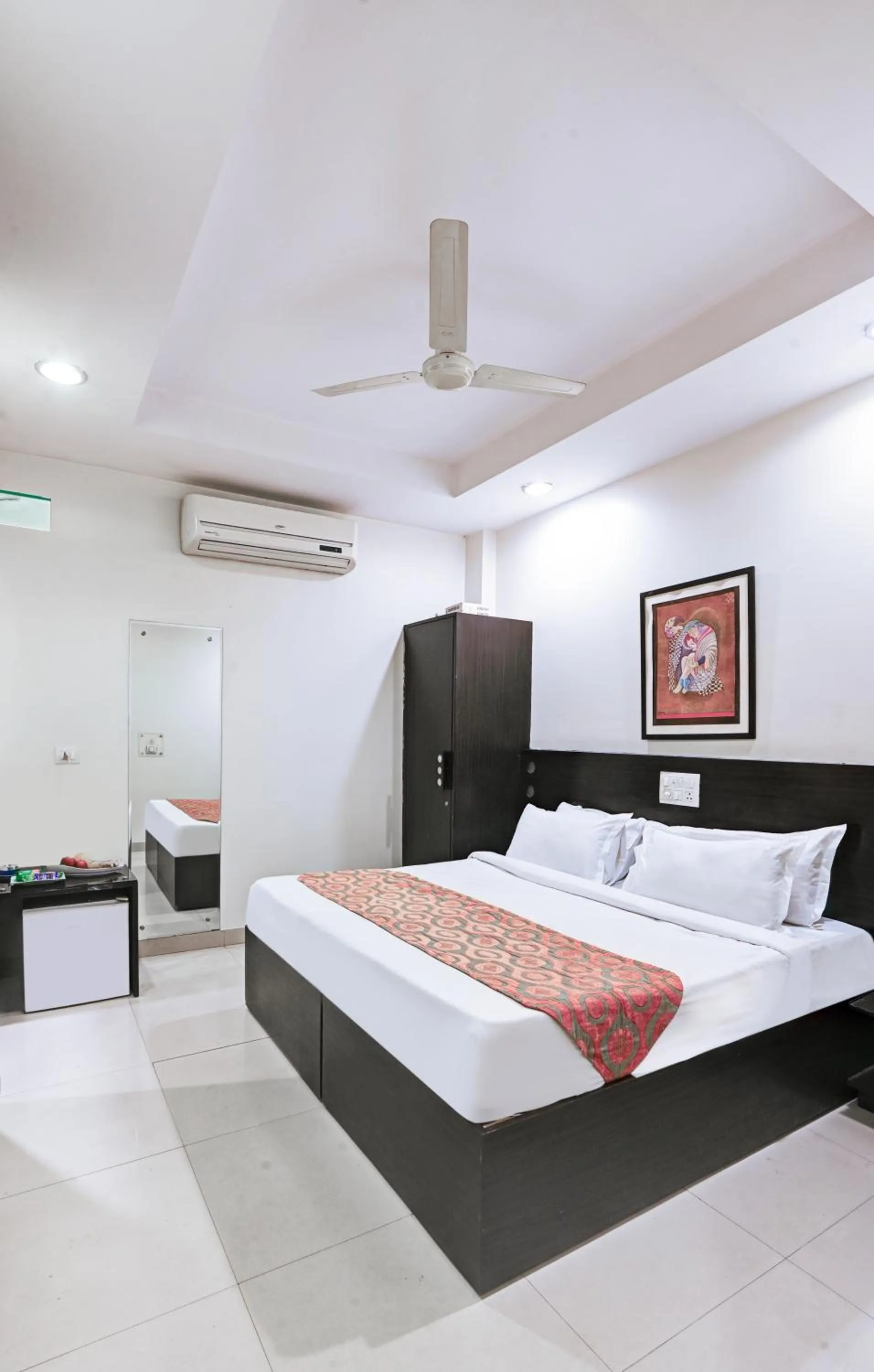 Bed in Hotel Amby Inn by Quadis - Lajpat Nagar