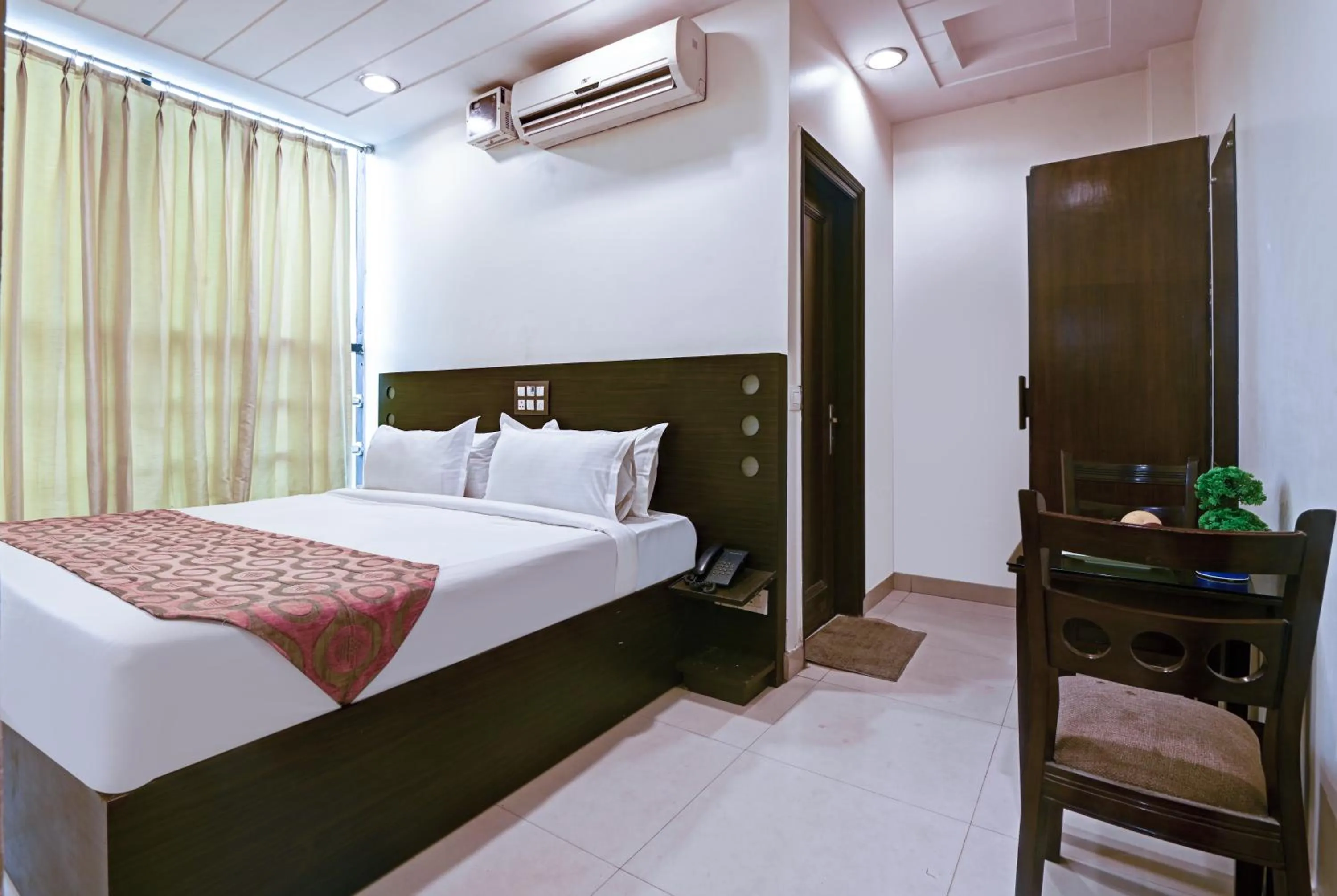 Bed in Hotel Amby Inn by Quadis - Lajpat Nagar