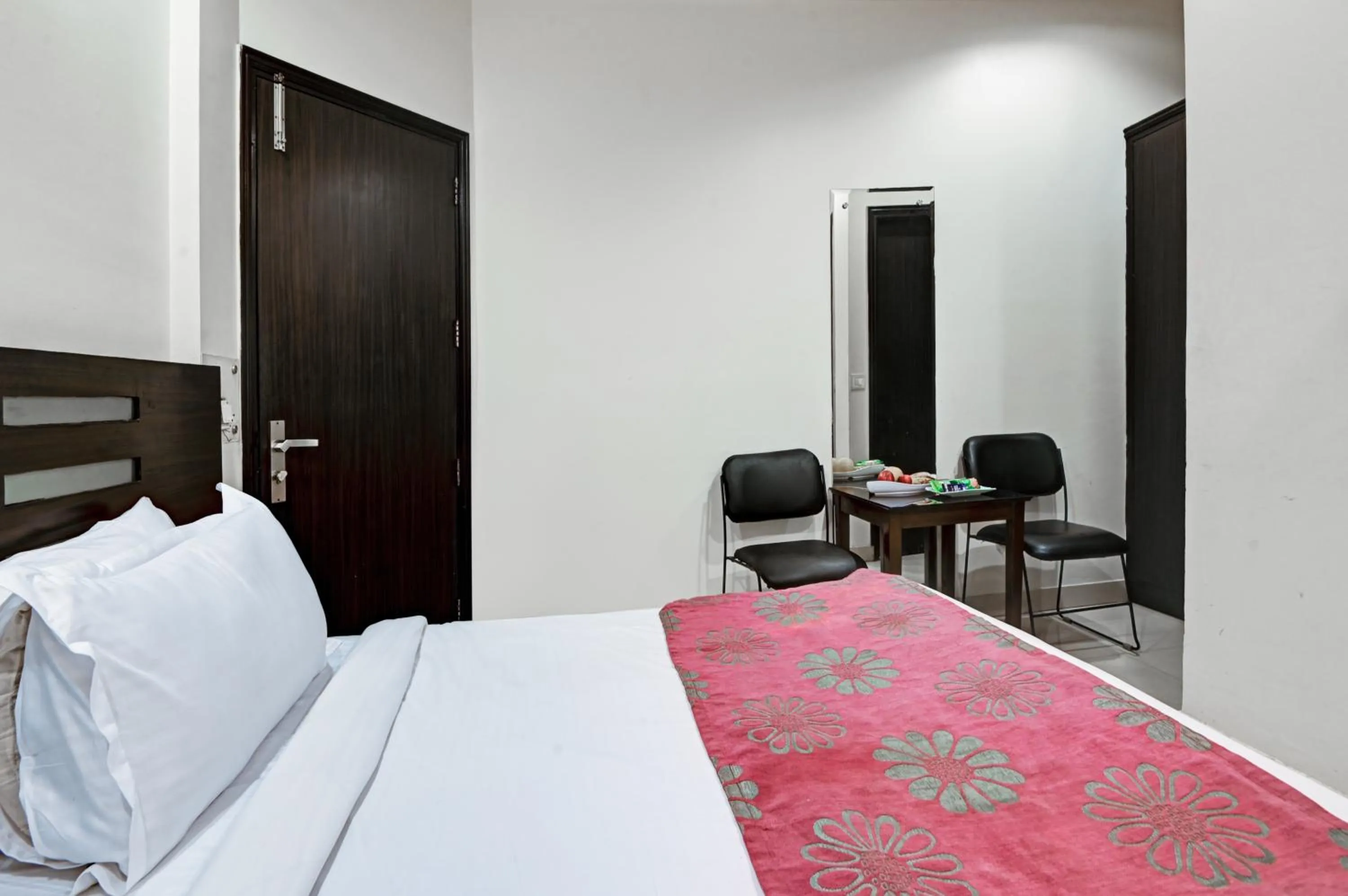 Bed in Hotel Amby Inn by Quadis - Lajpat Nagar