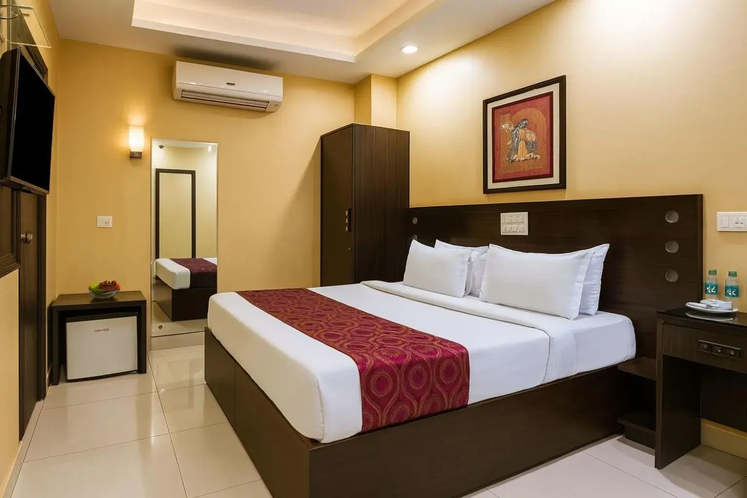 Deluxe Room in Hotel Amby Inn by Quadis - Lajpat Nagar Deluxe Room in Hotel Amby Inn by Quadis - Lajpat Nagar