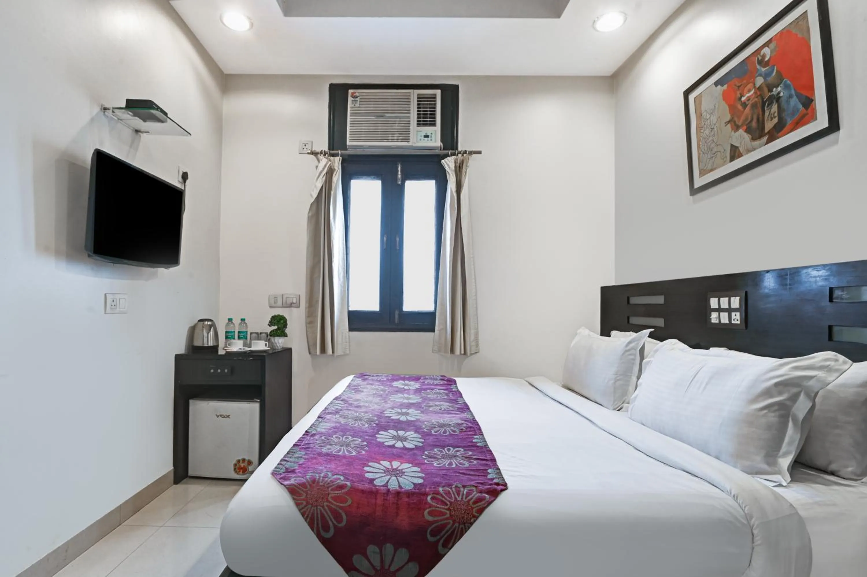 Communal lounge/ TV room, Bed in Hotel Amby Inn by Quadis - Lajpat Nagar