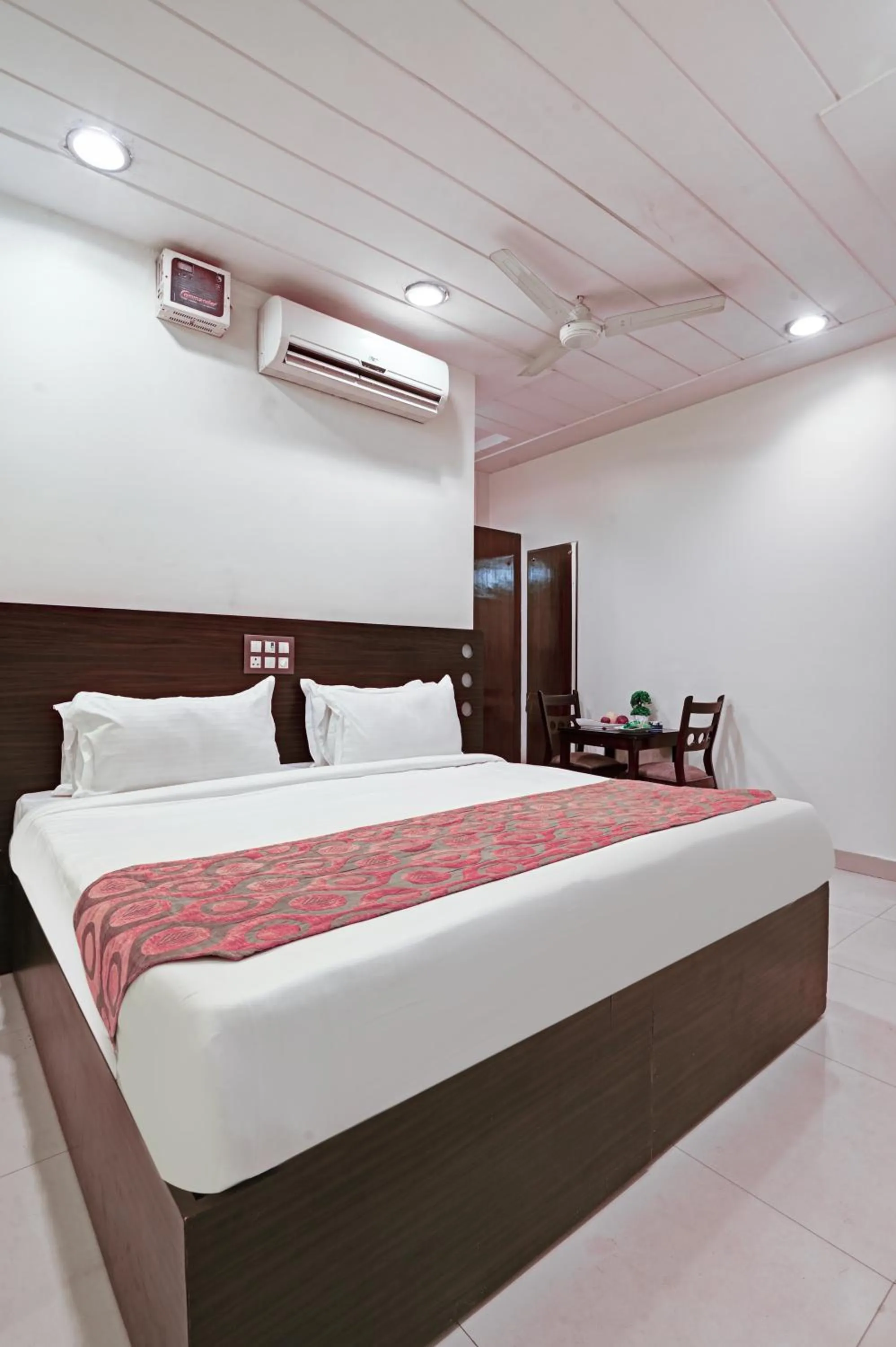 Bed in Hotel Amby Inn by Quadis - Lajpat Nagar